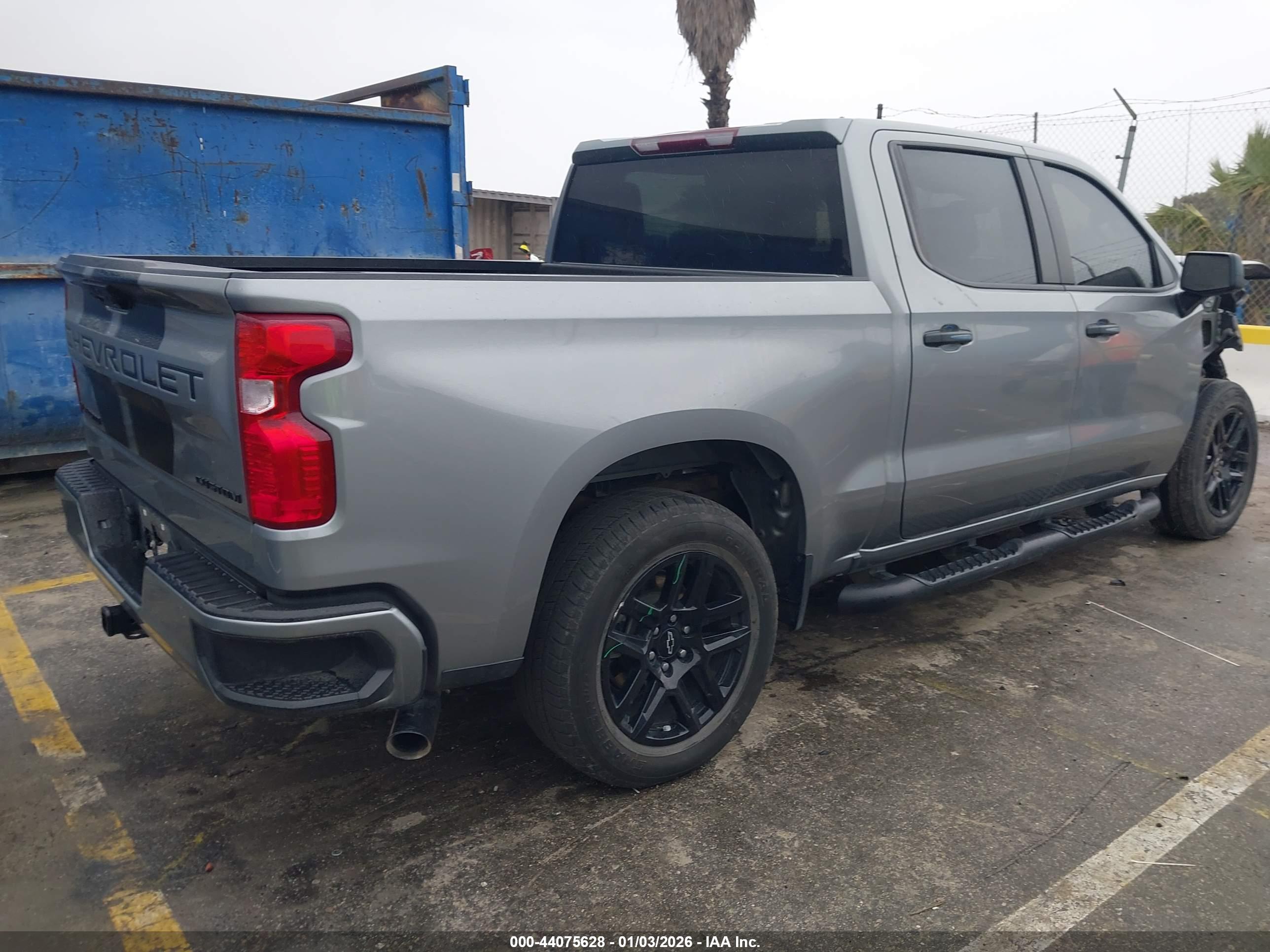 CHEVROLET SILVERADO image 4