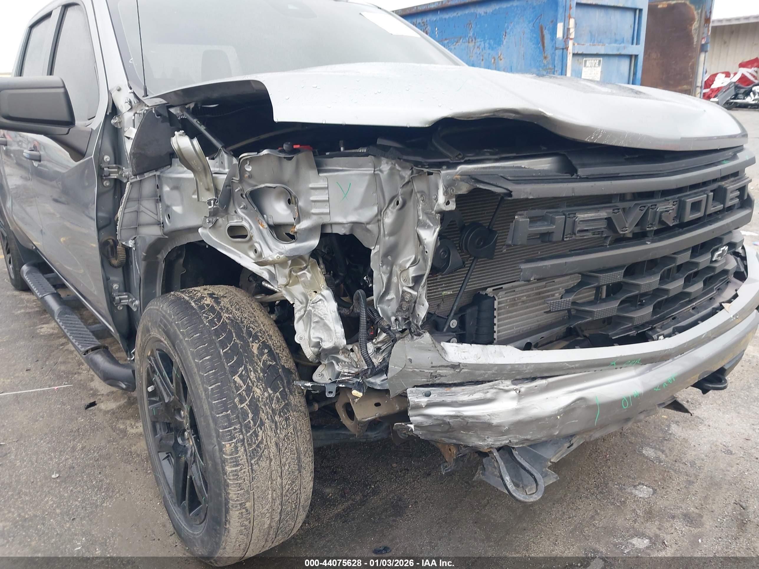 CHEVROLET SILVERADO image 6