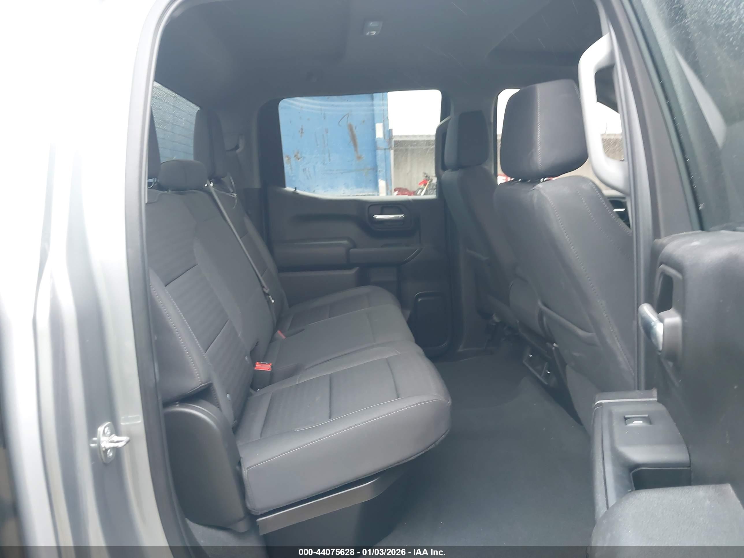 CHEVROLET SILVERADO image 8