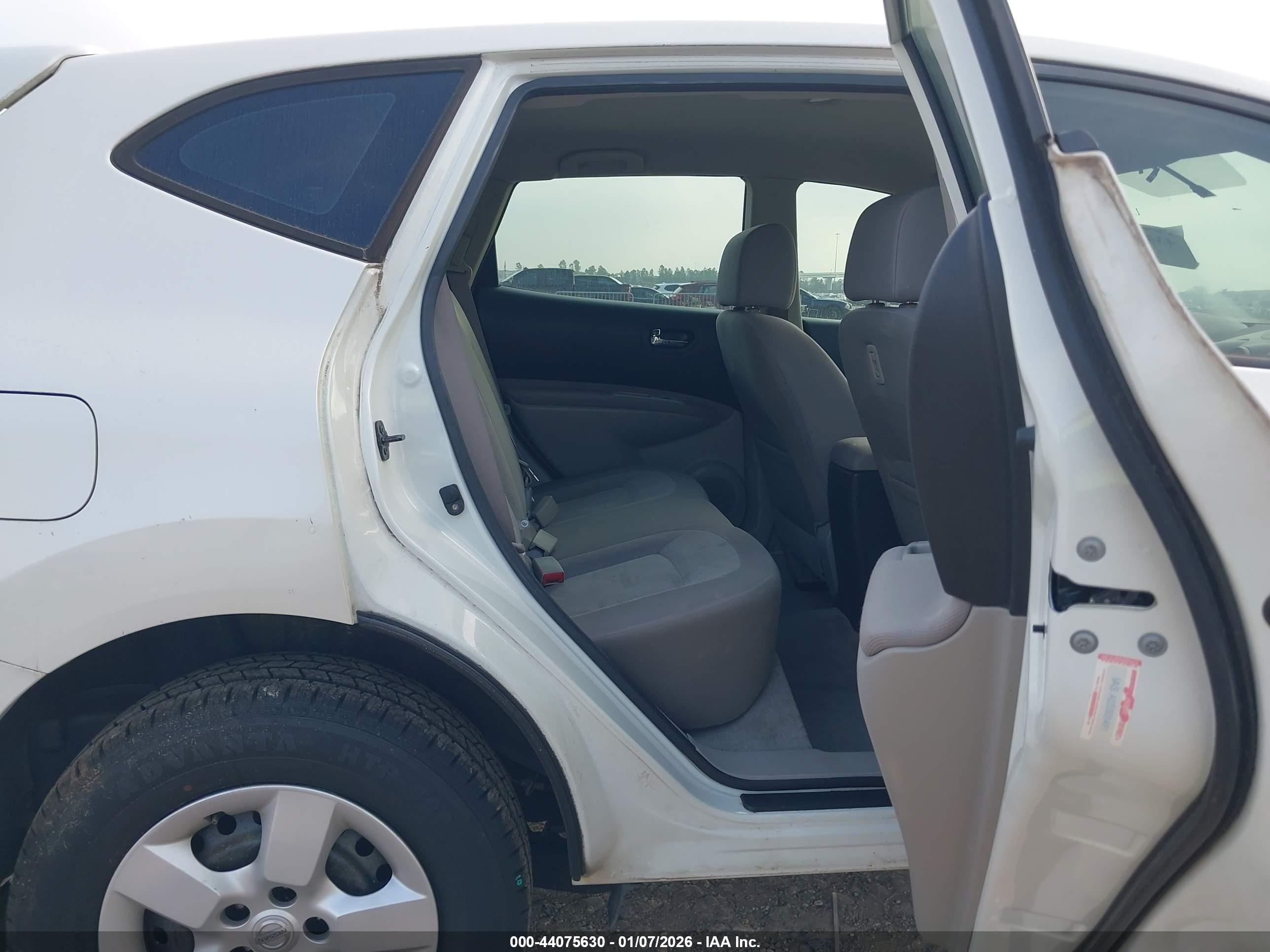 NISSAN ROGUE image 8