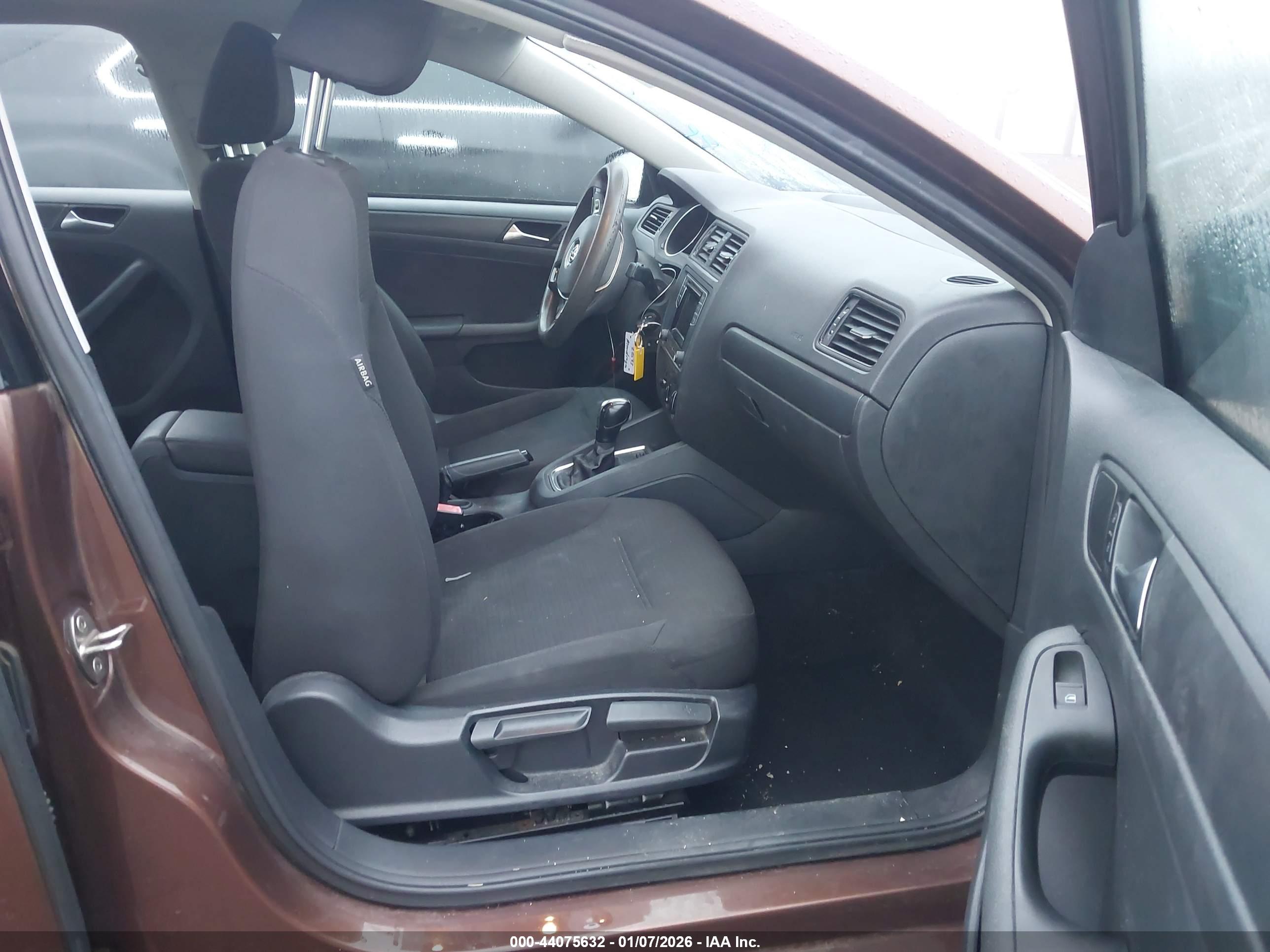 VOLKSWAGEN JETTA image 5