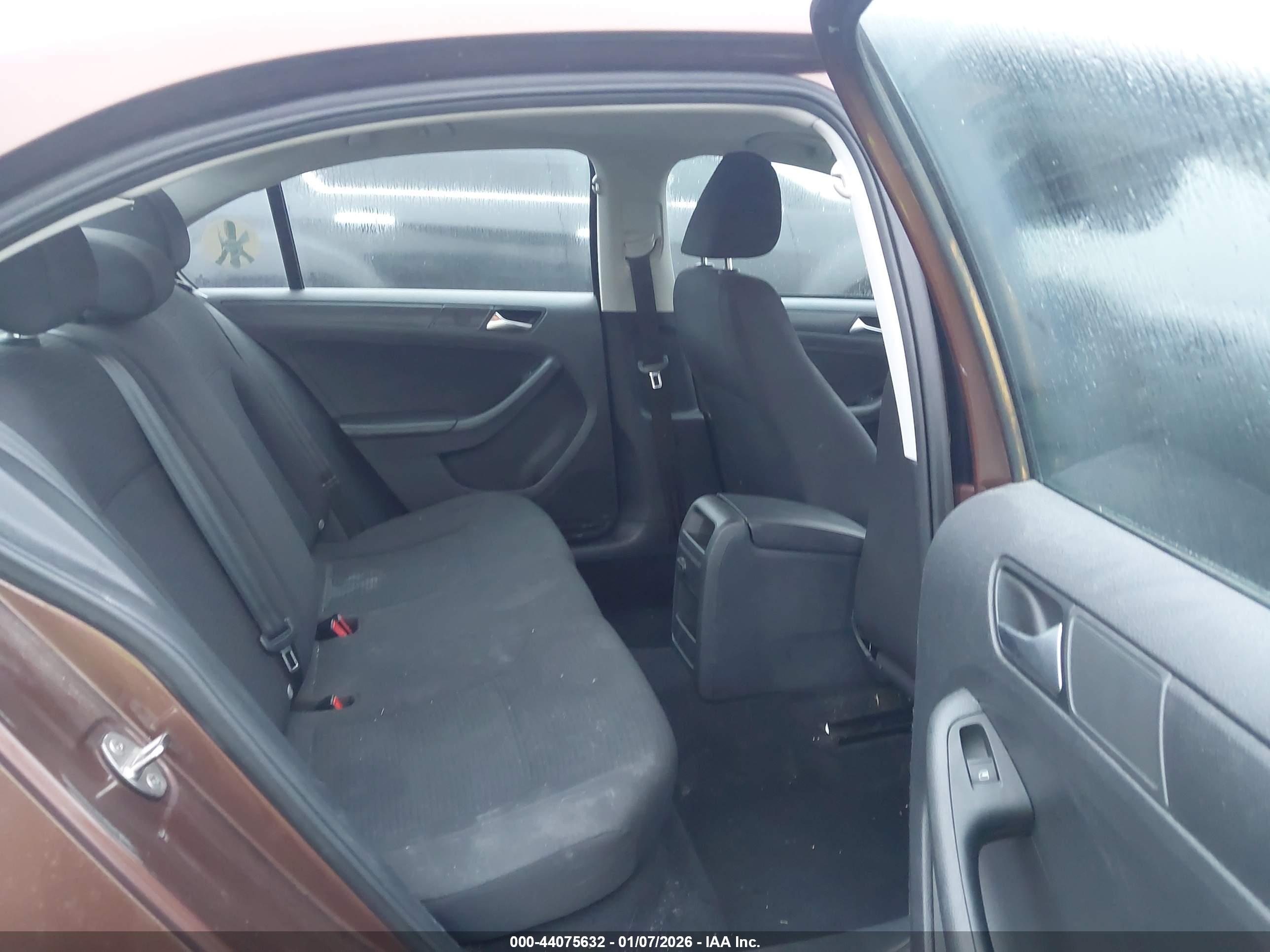 VOLKSWAGEN JETTA image 8