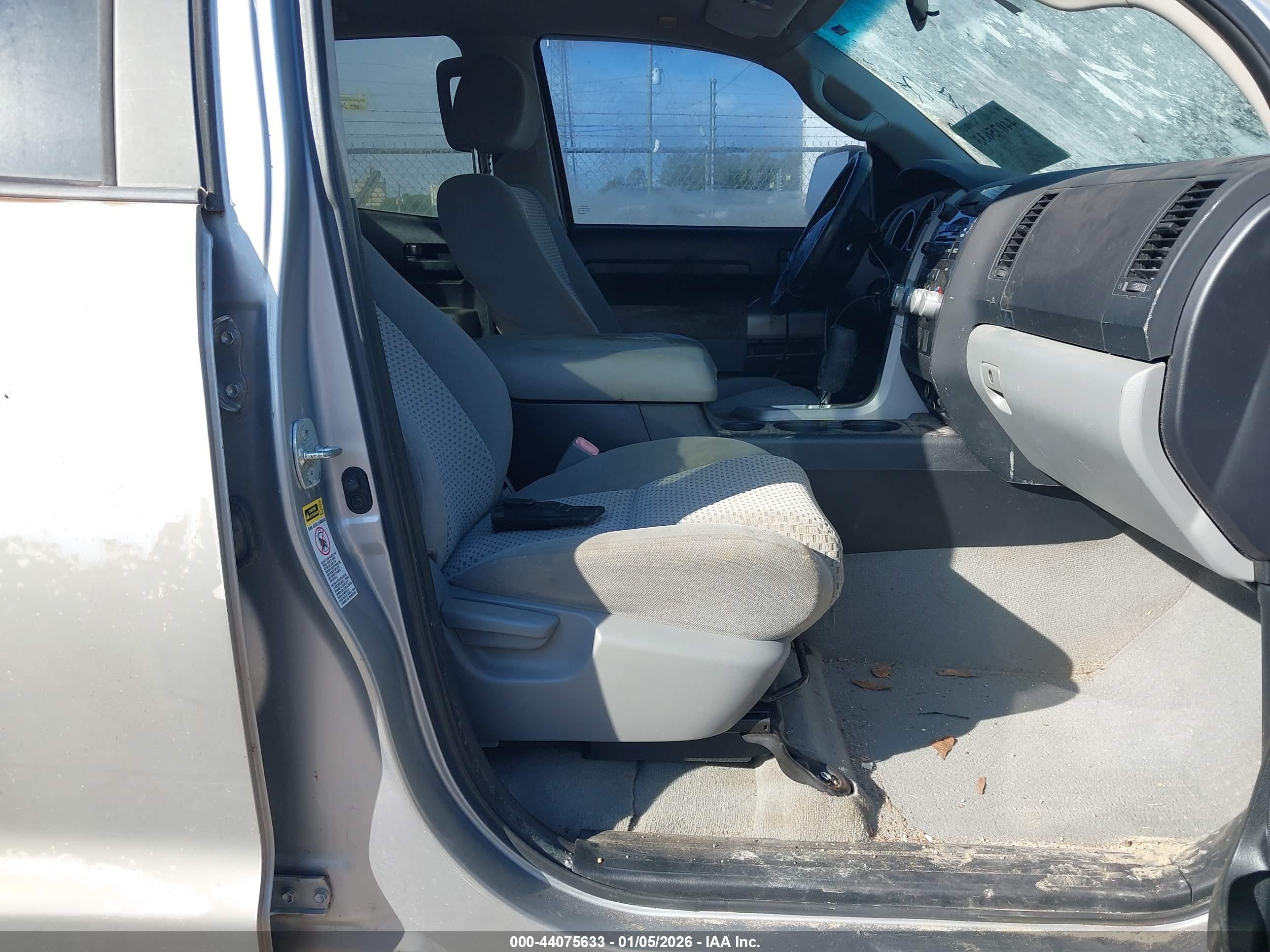 TOYOTA TUNDRA image 5