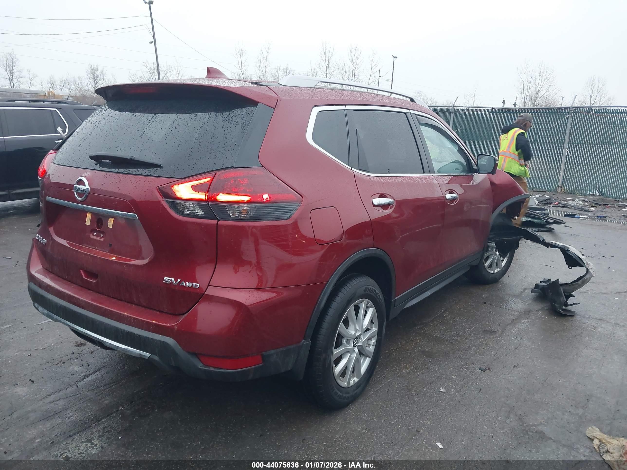 NISSAN ROGUE image 4