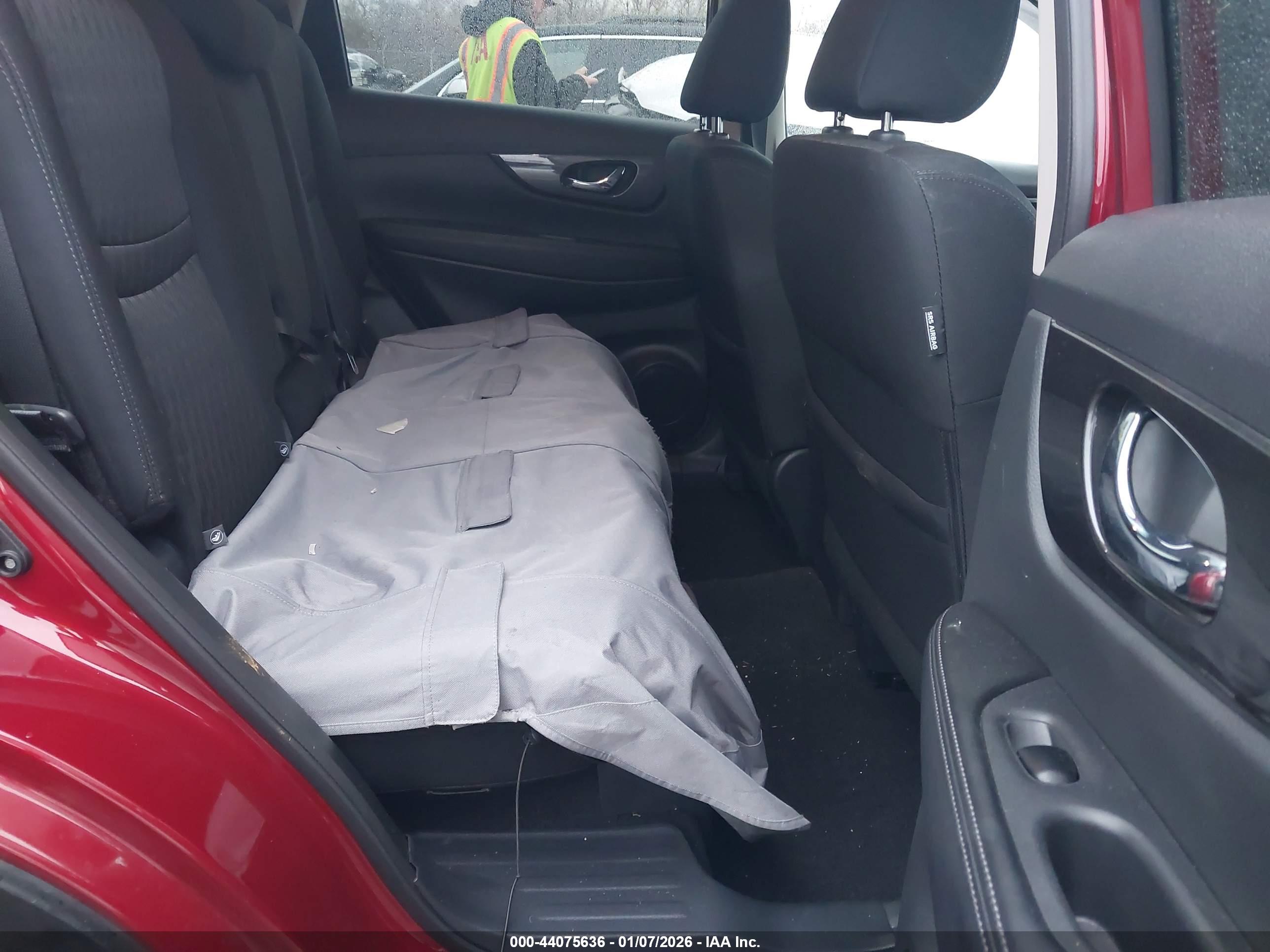 NISSAN ROGUE image 8
