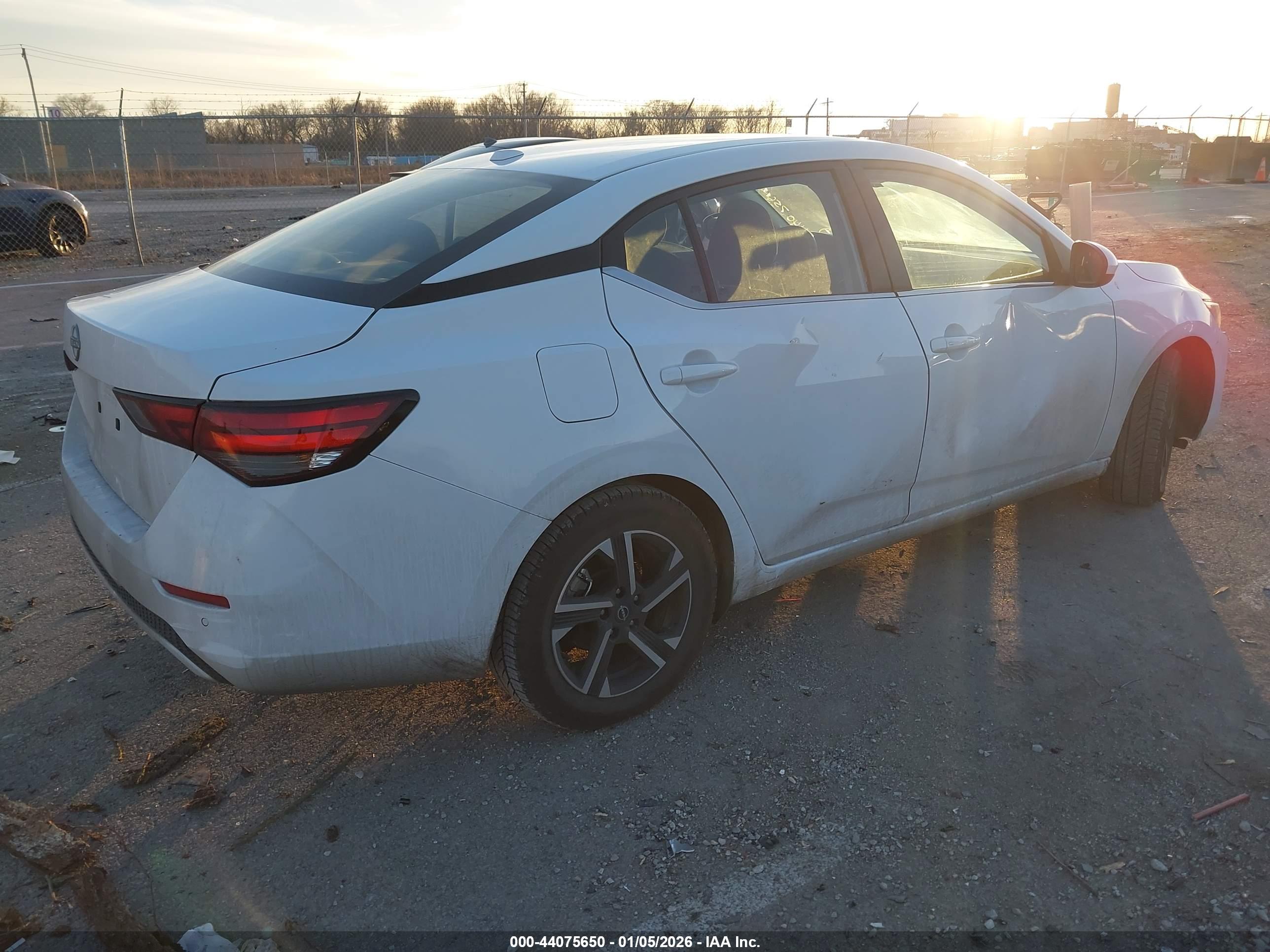 NISSAN SENTRA image 4