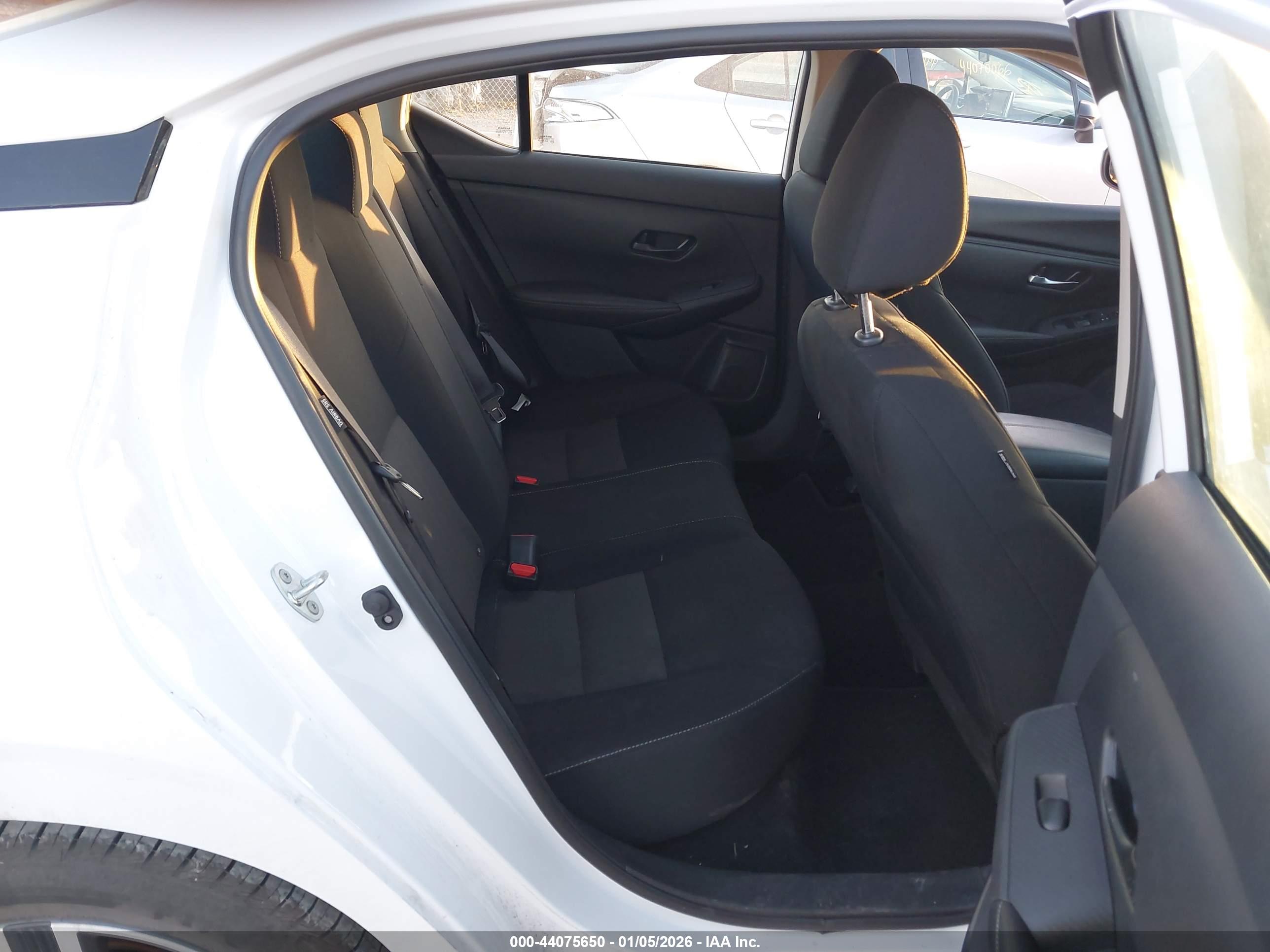 NISSAN SENTRA image 8
