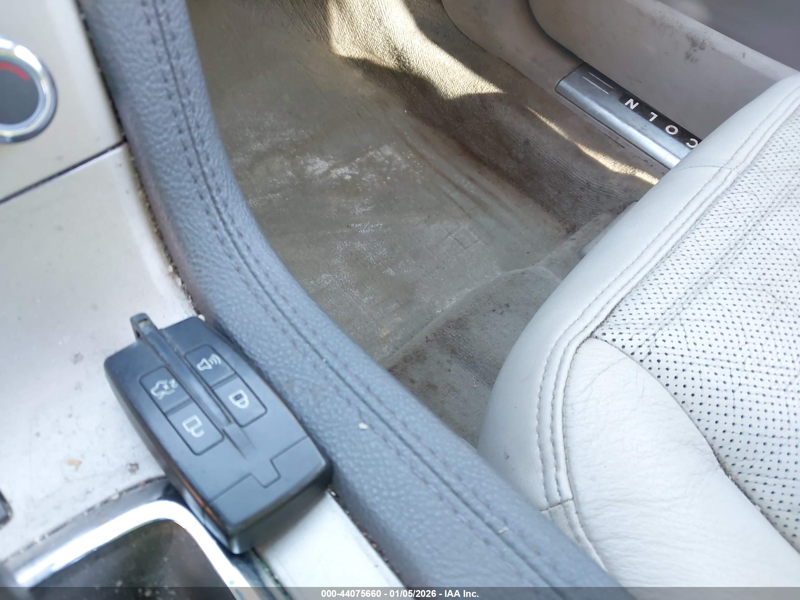 LINCOLN MKT image 11