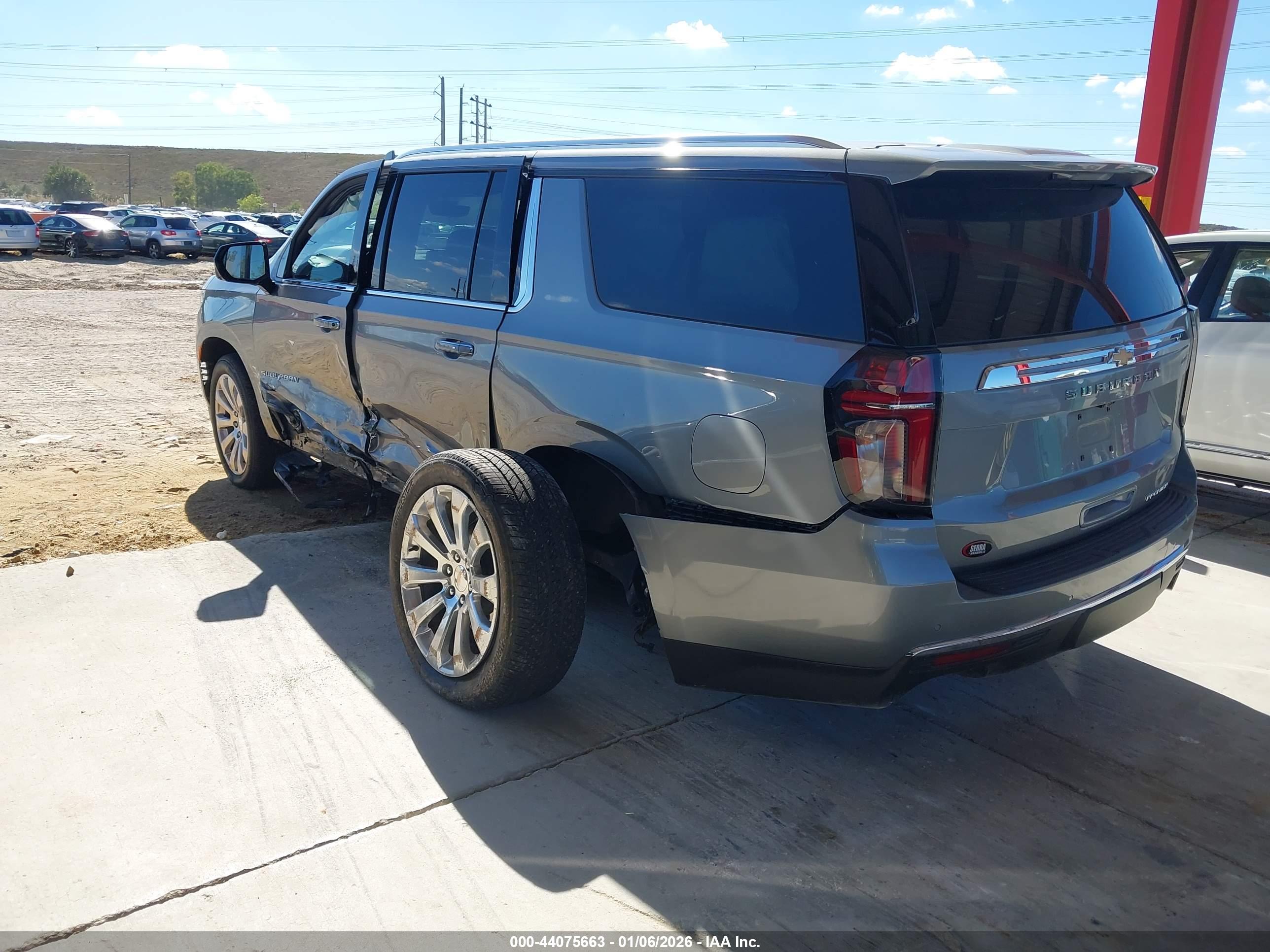 CHEVROLET SUBURBAN image 3