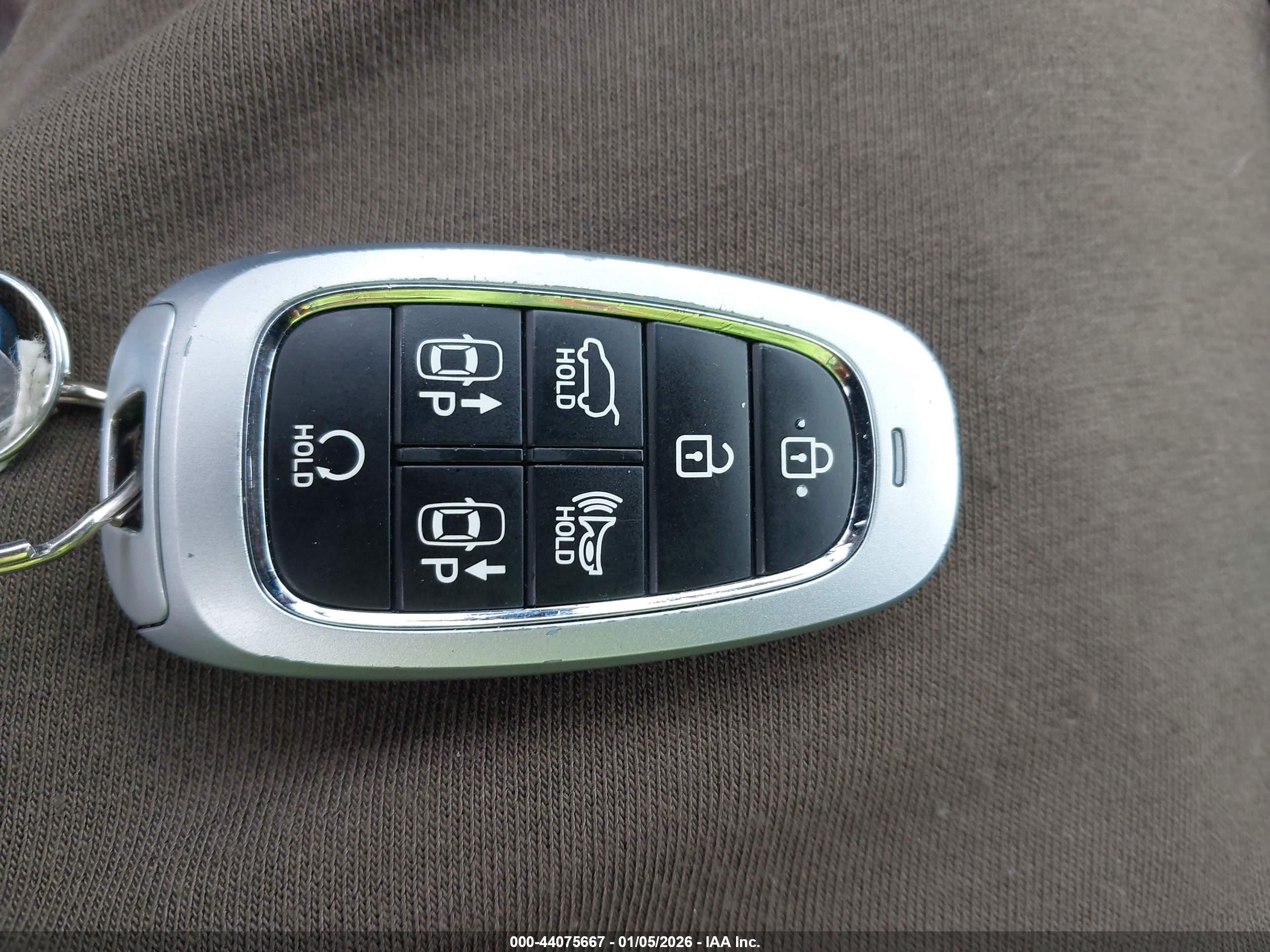 HYUNDAI SANTA image 11