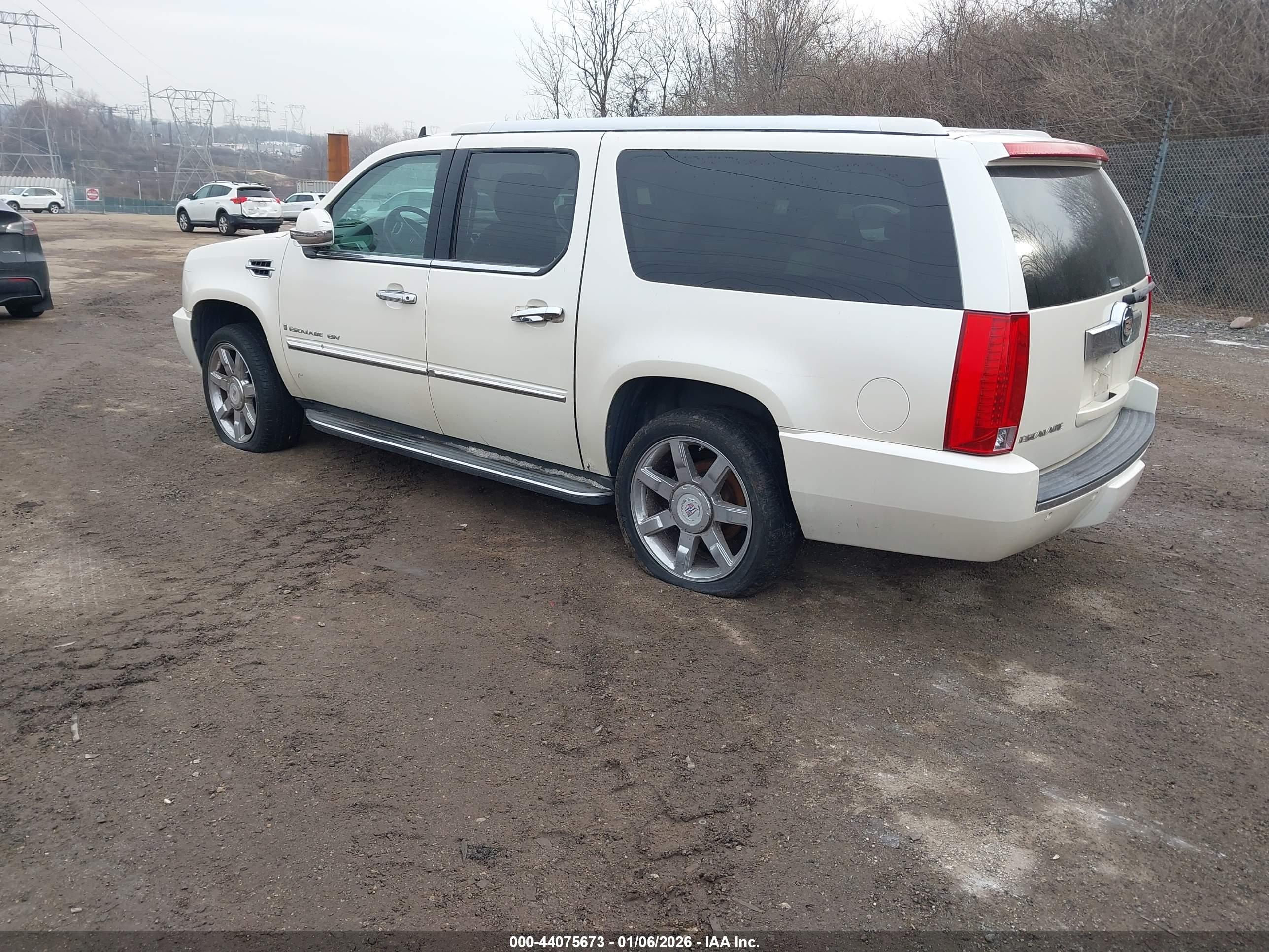 CADILLAC ESCALADE image 3