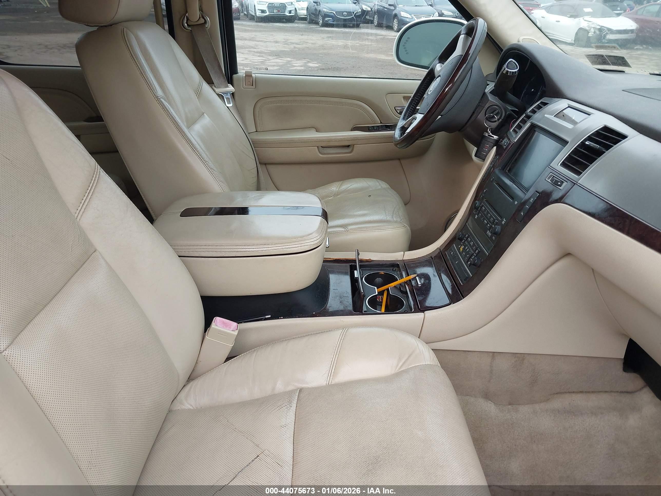 CADILLAC ESCALADE image 5
