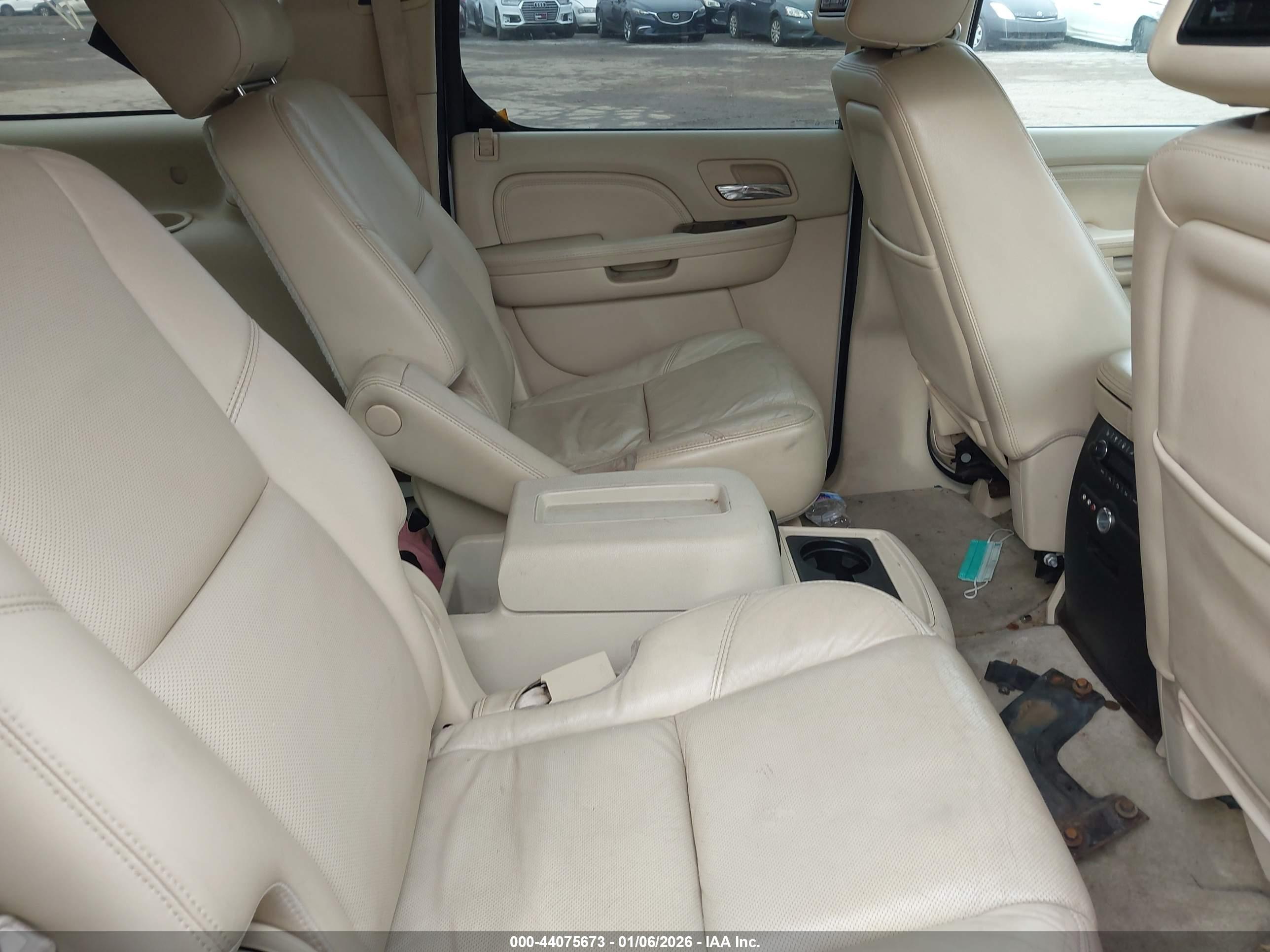 CADILLAC ESCALADE image 8