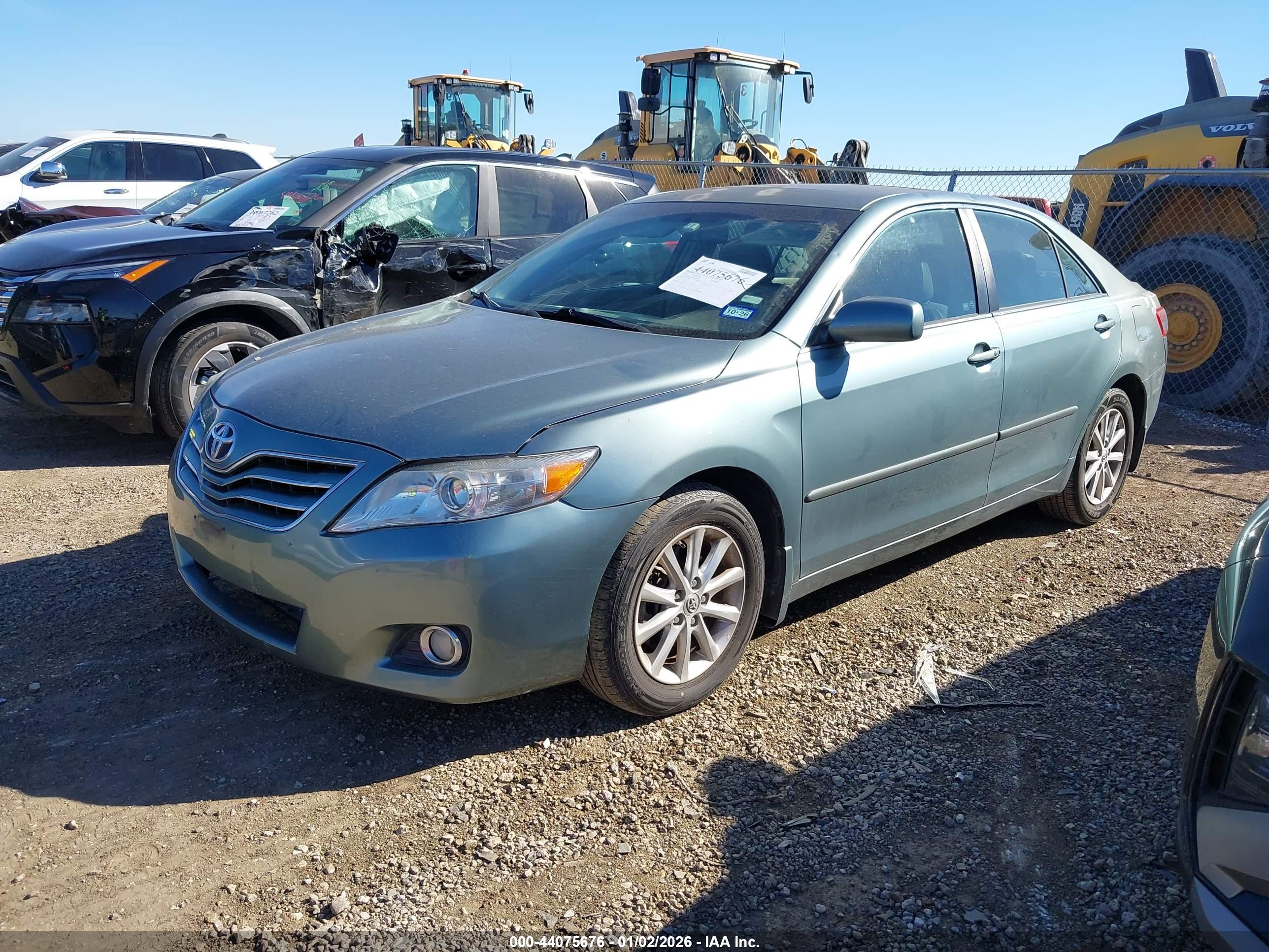 TOYOTA CAMRY image 2