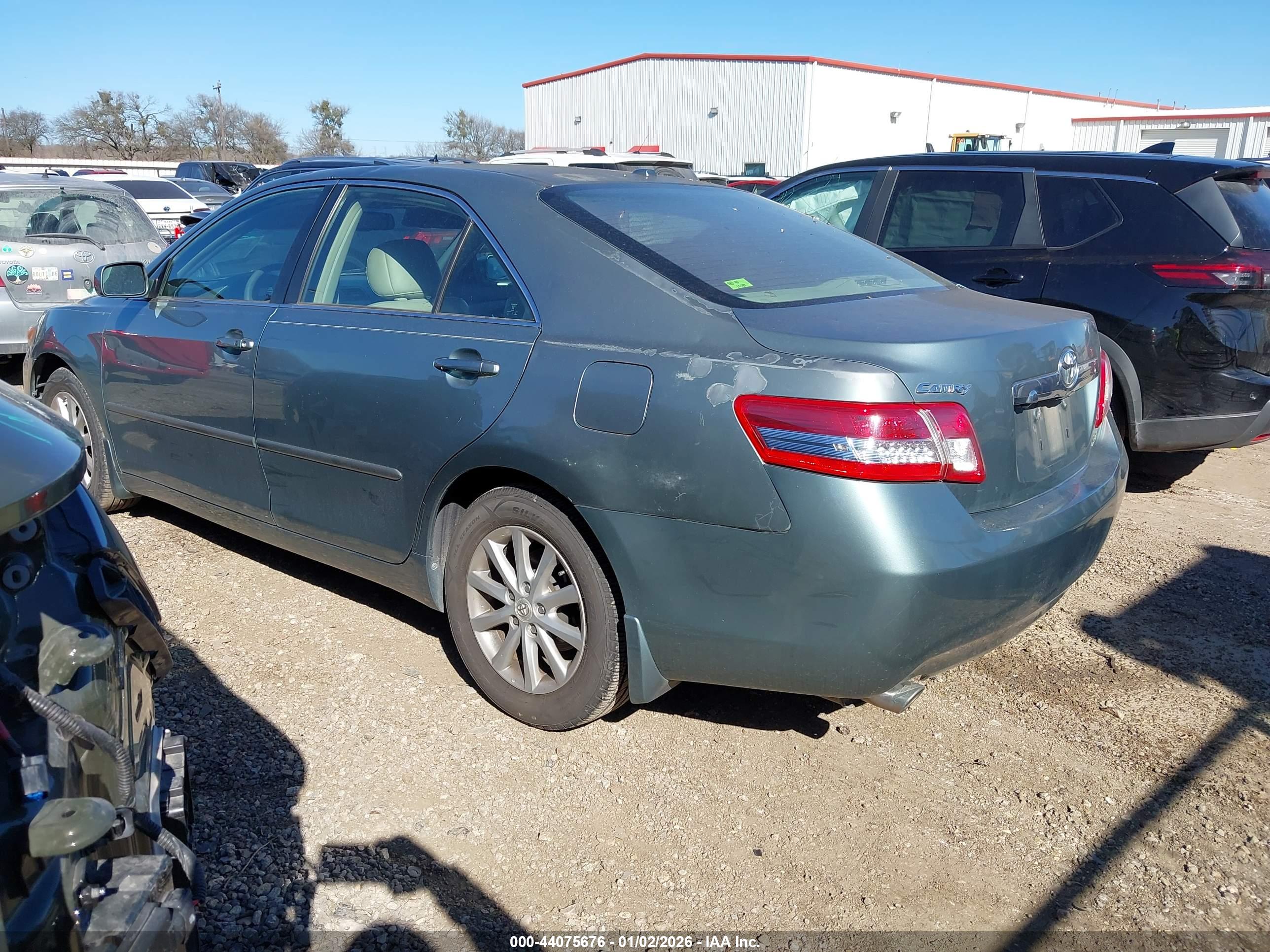 TOYOTA CAMRY image 3