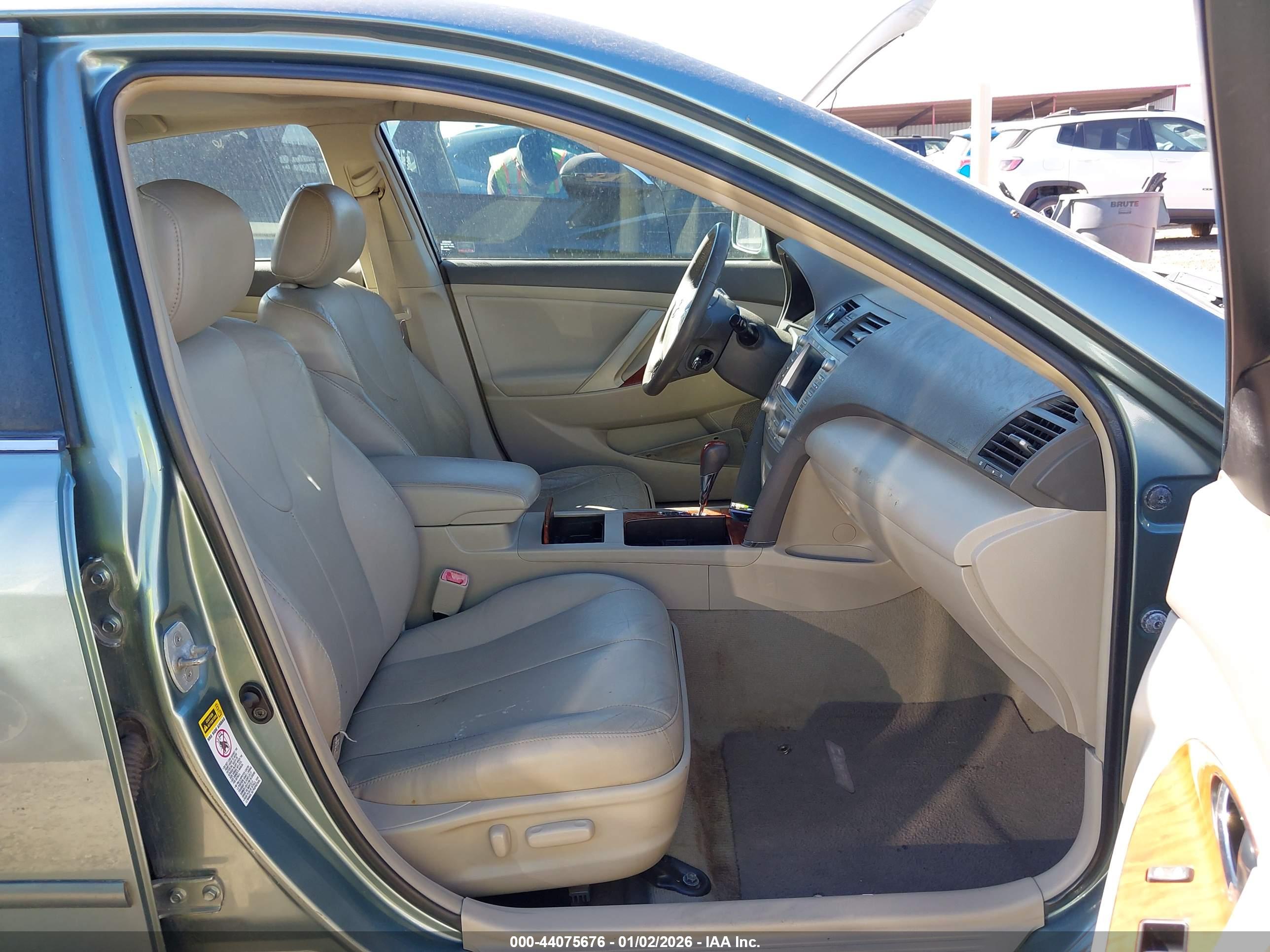 TOYOTA CAMRY image 5