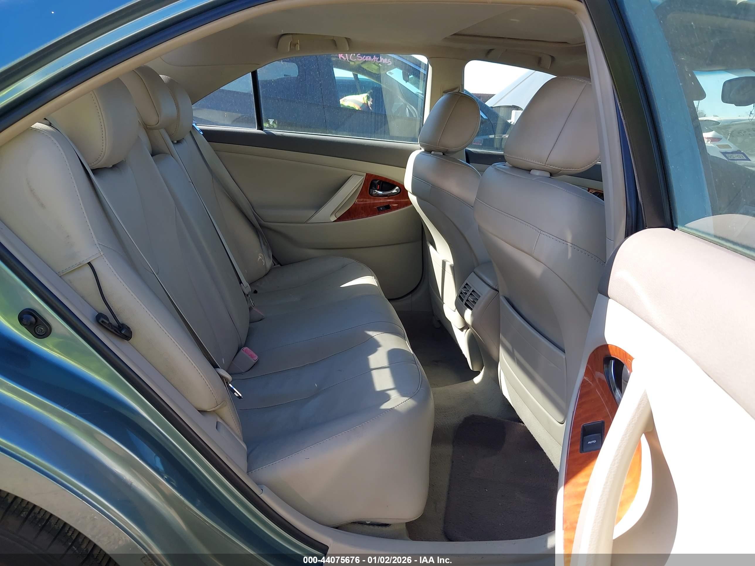 TOYOTA CAMRY image 8