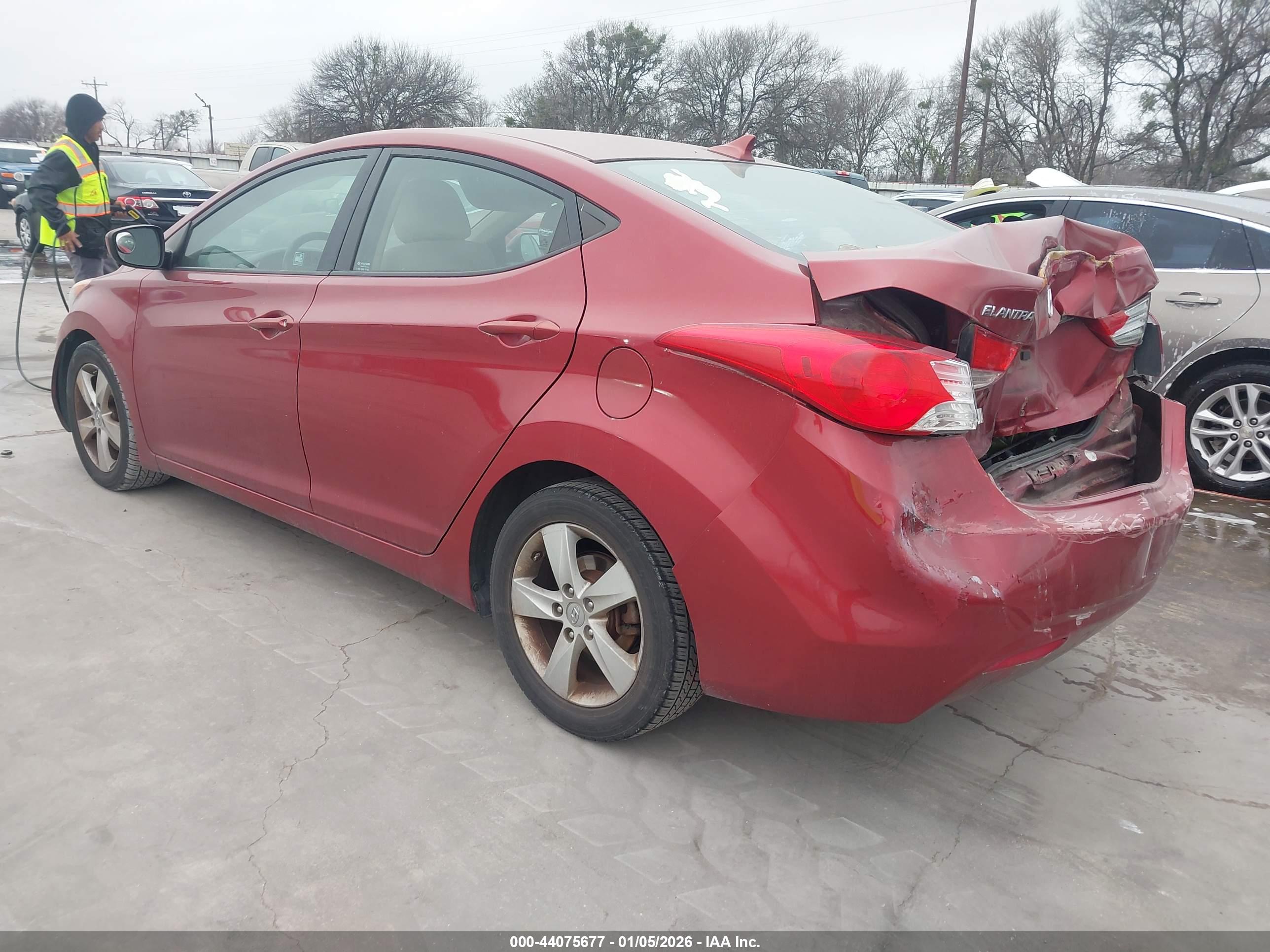 HYUNDAI ELANTRA image 3
