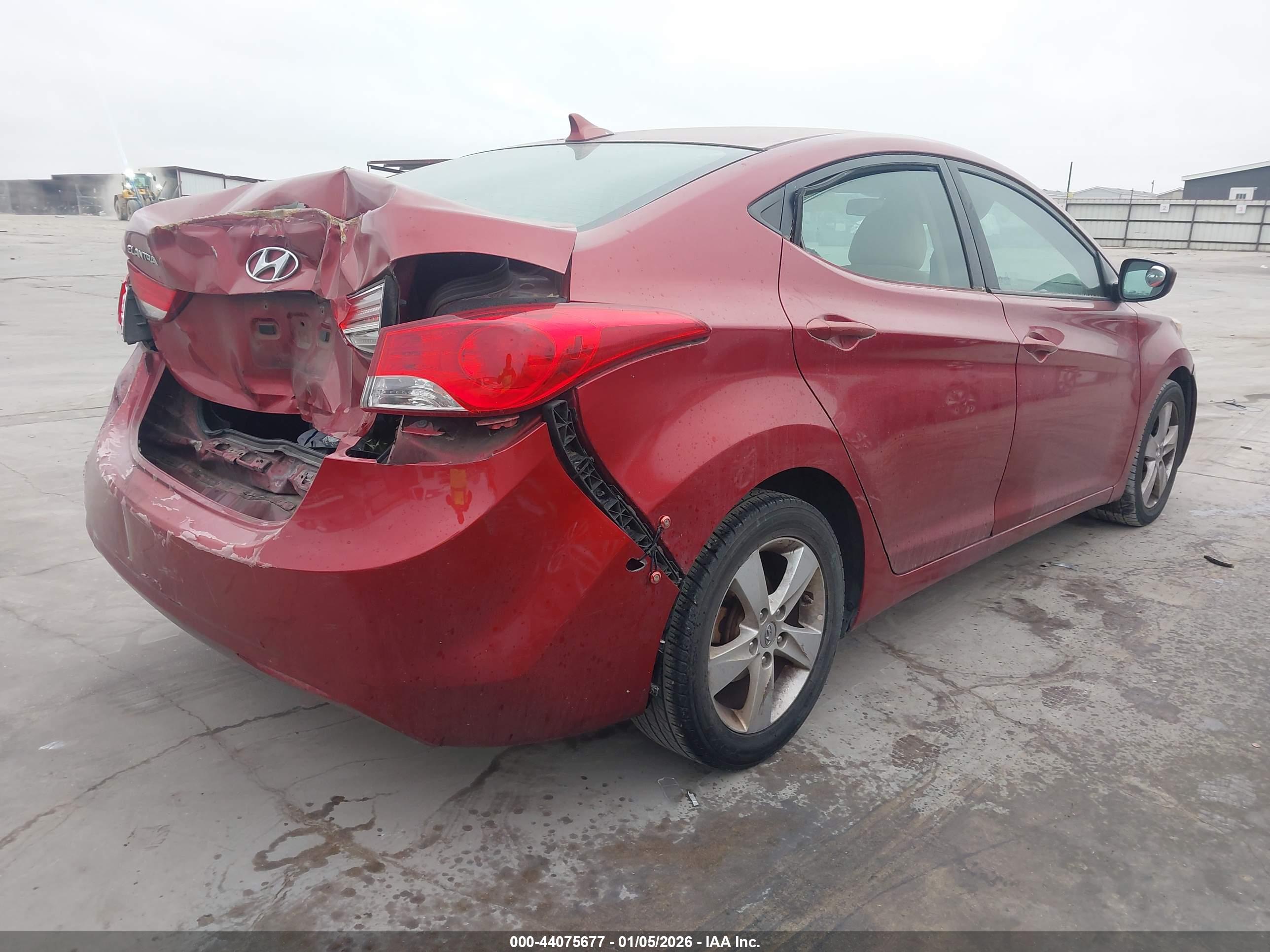 HYUNDAI ELANTRA image 4