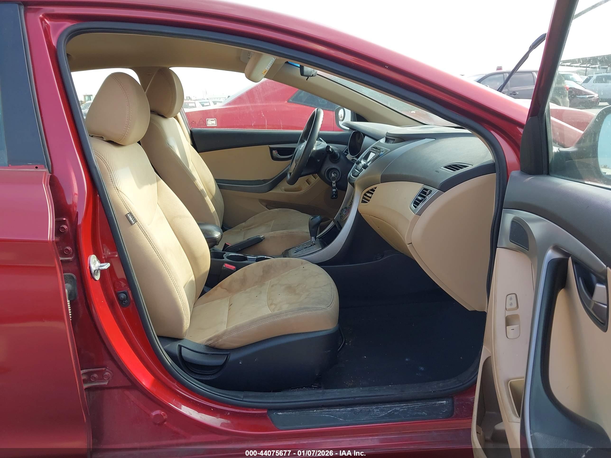 HYUNDAI ELANTRA image 5