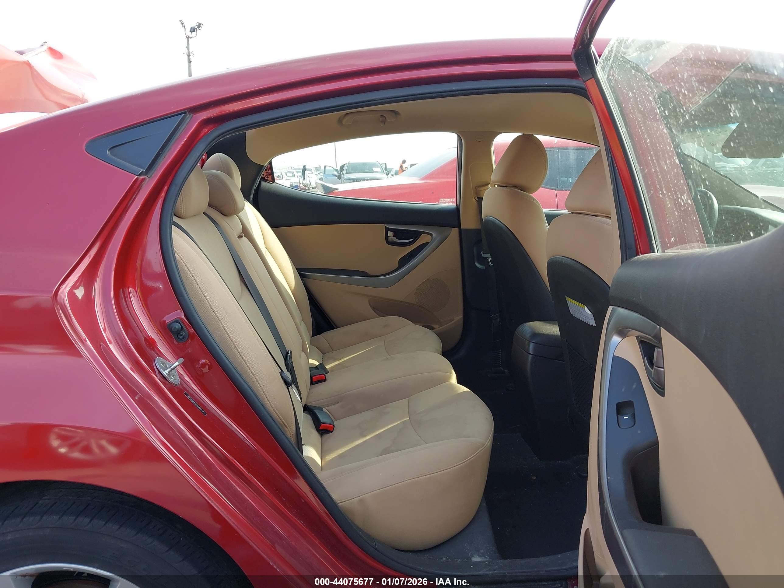 HYUNDAI ELANTRA image 8