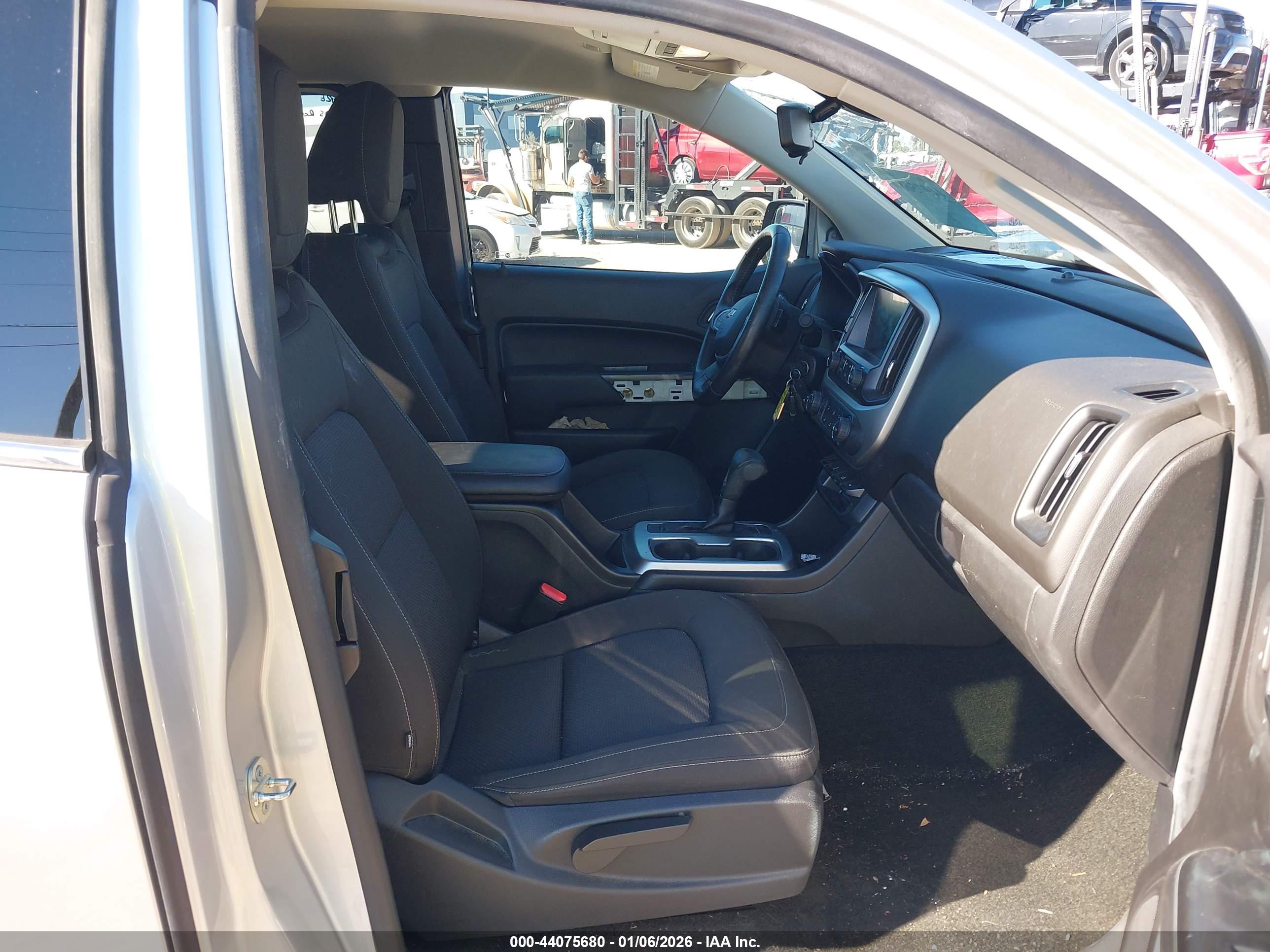 CHEVROLET COLORADO image 5