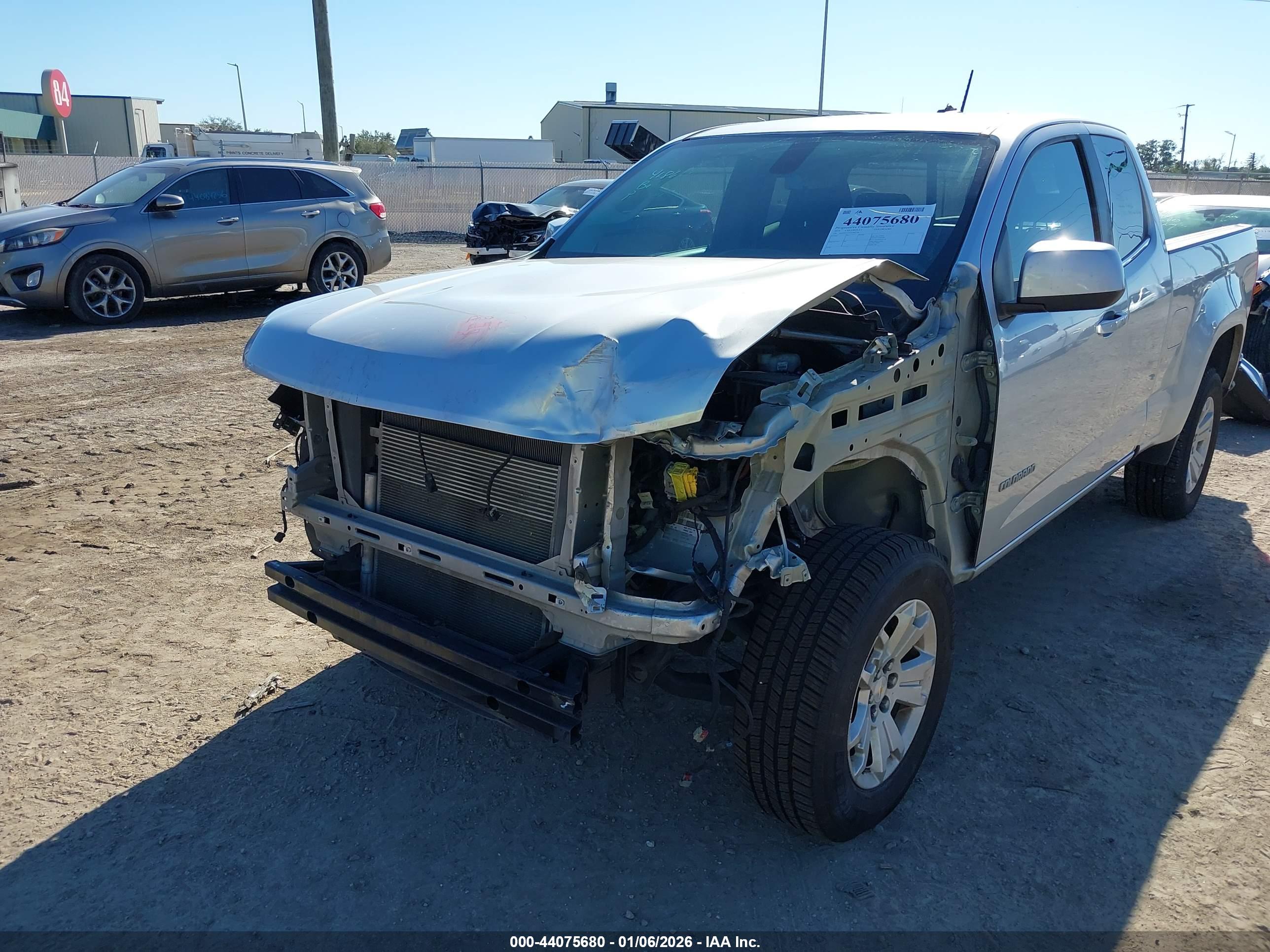 CHEVROLET COLORADO image 6