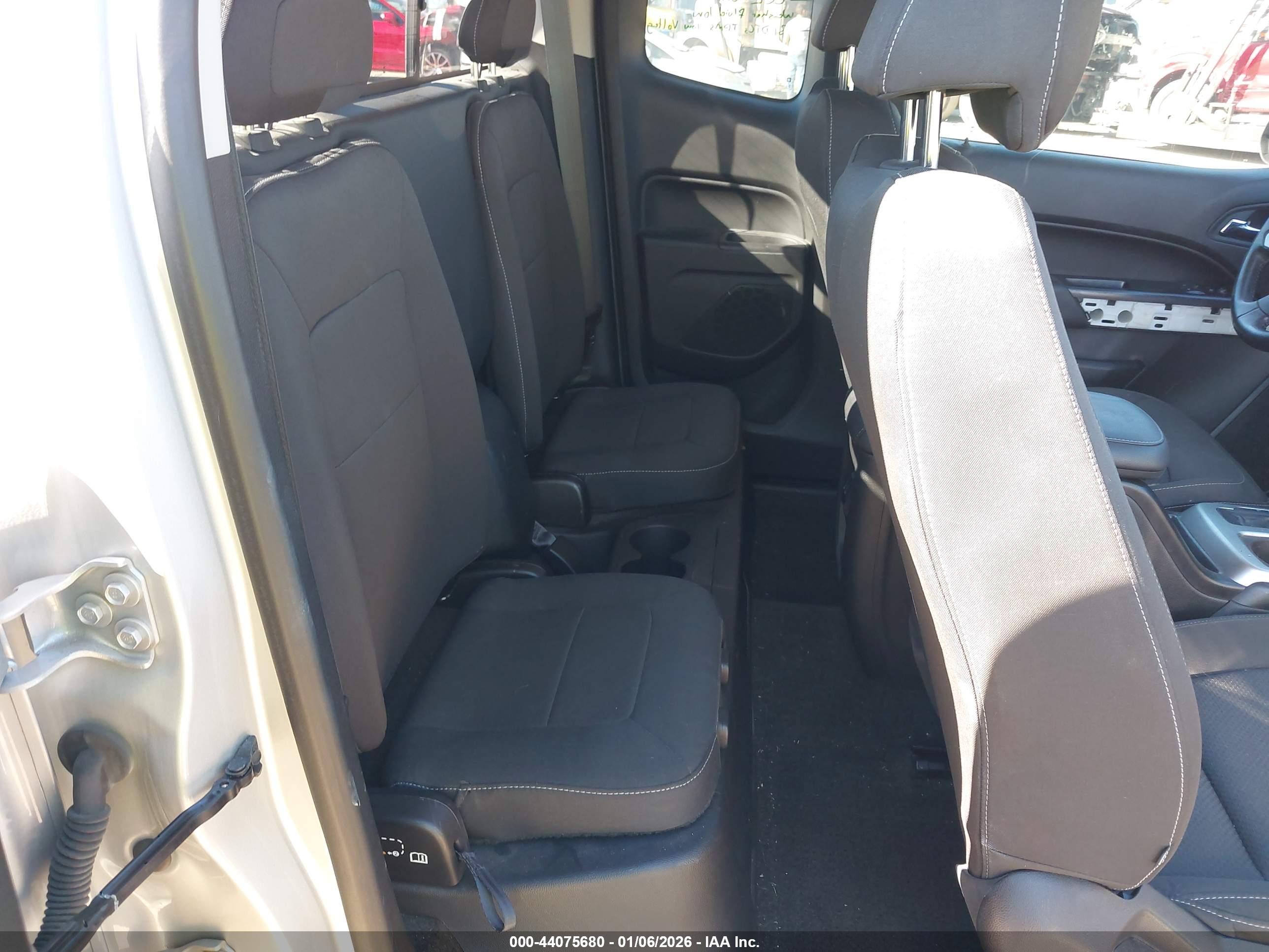 CHEVROLET COLORADO image 8