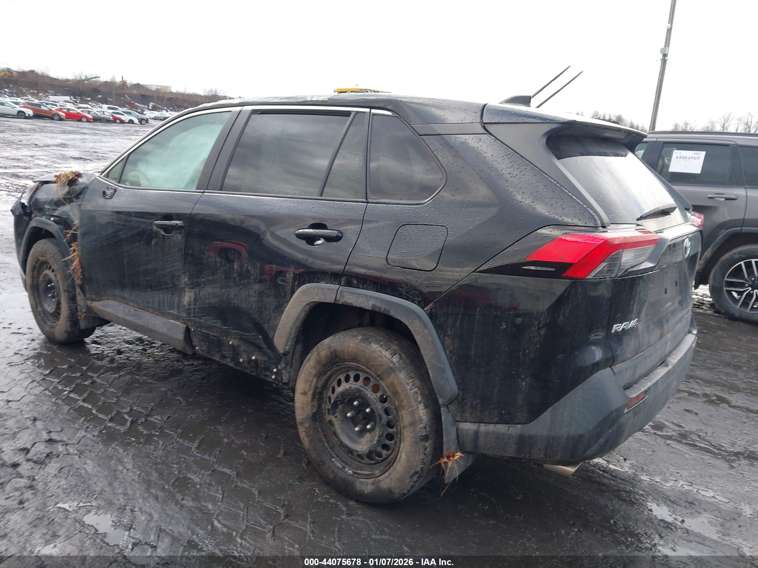TOYOTA RAV4 image 3