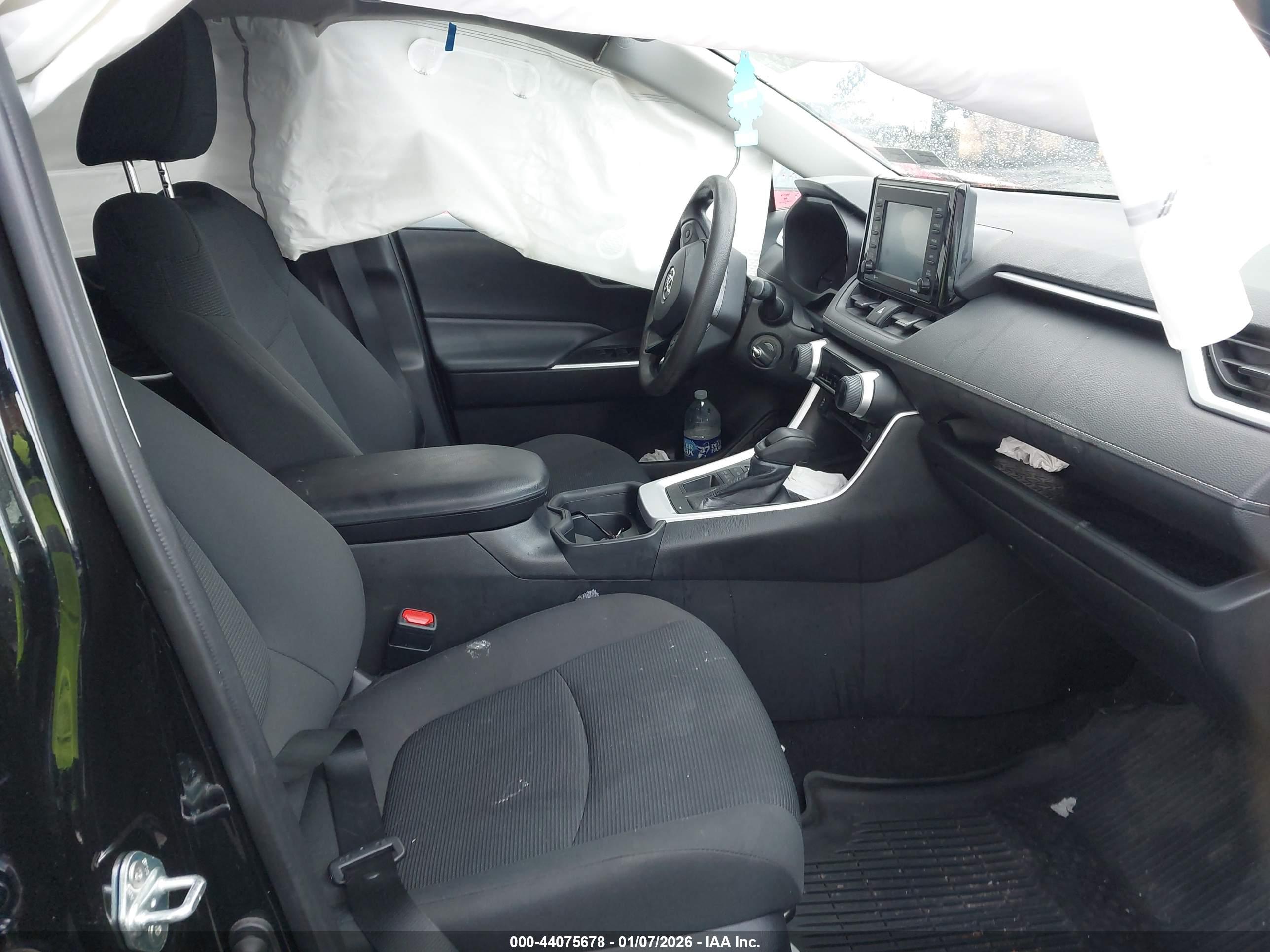 TOYOTA RAV4 image 5