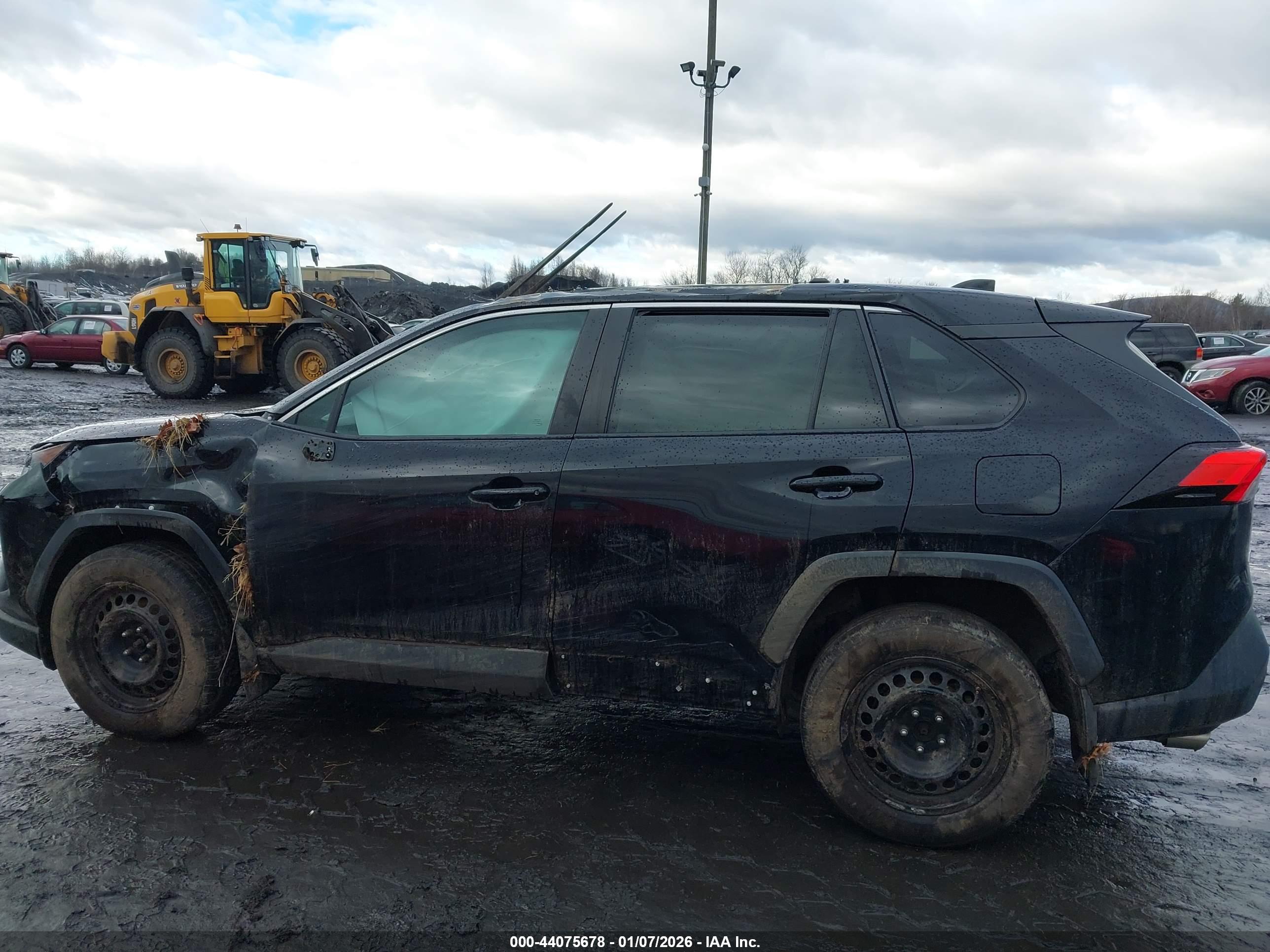 TOYOTA RAV4 image 6