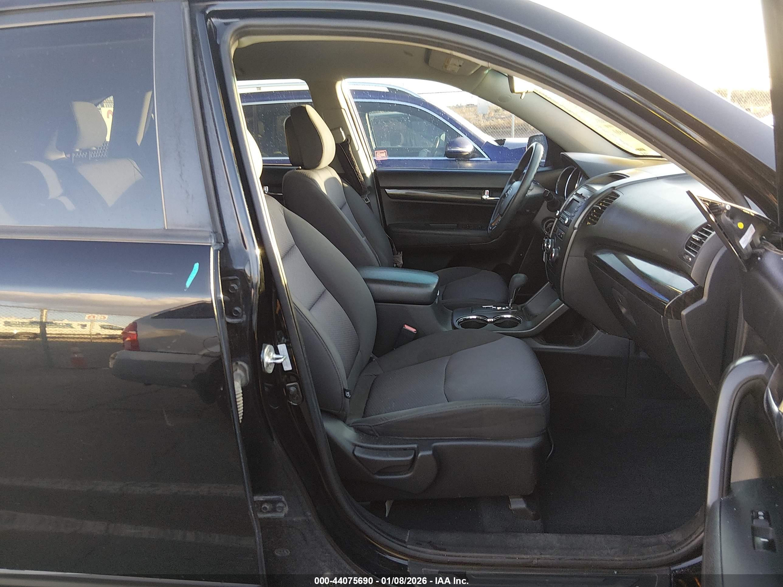 KIA SORENTO image 5