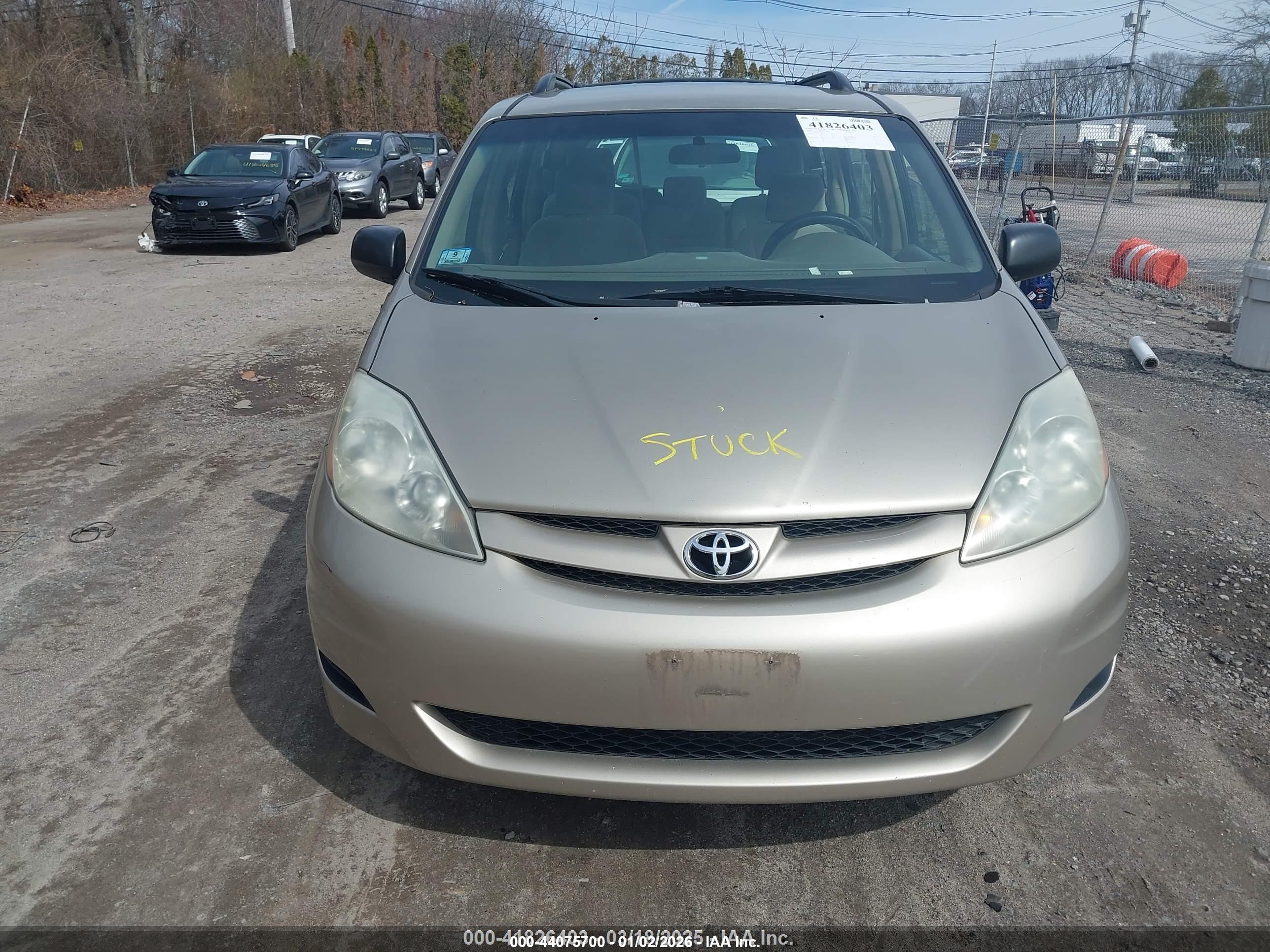 TOYOTA SIENNA image 6
