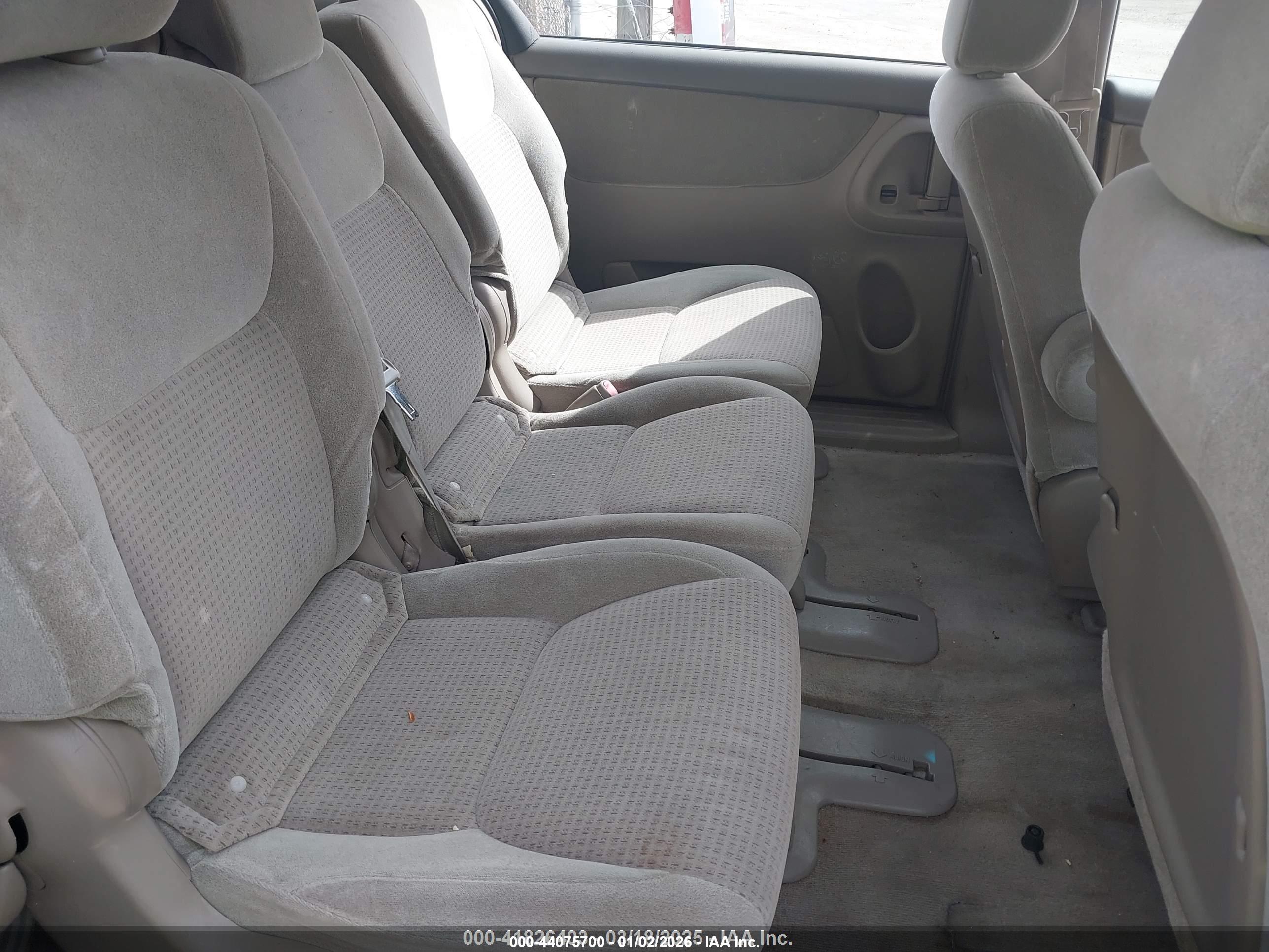 TOYOTA SIENNA image 8