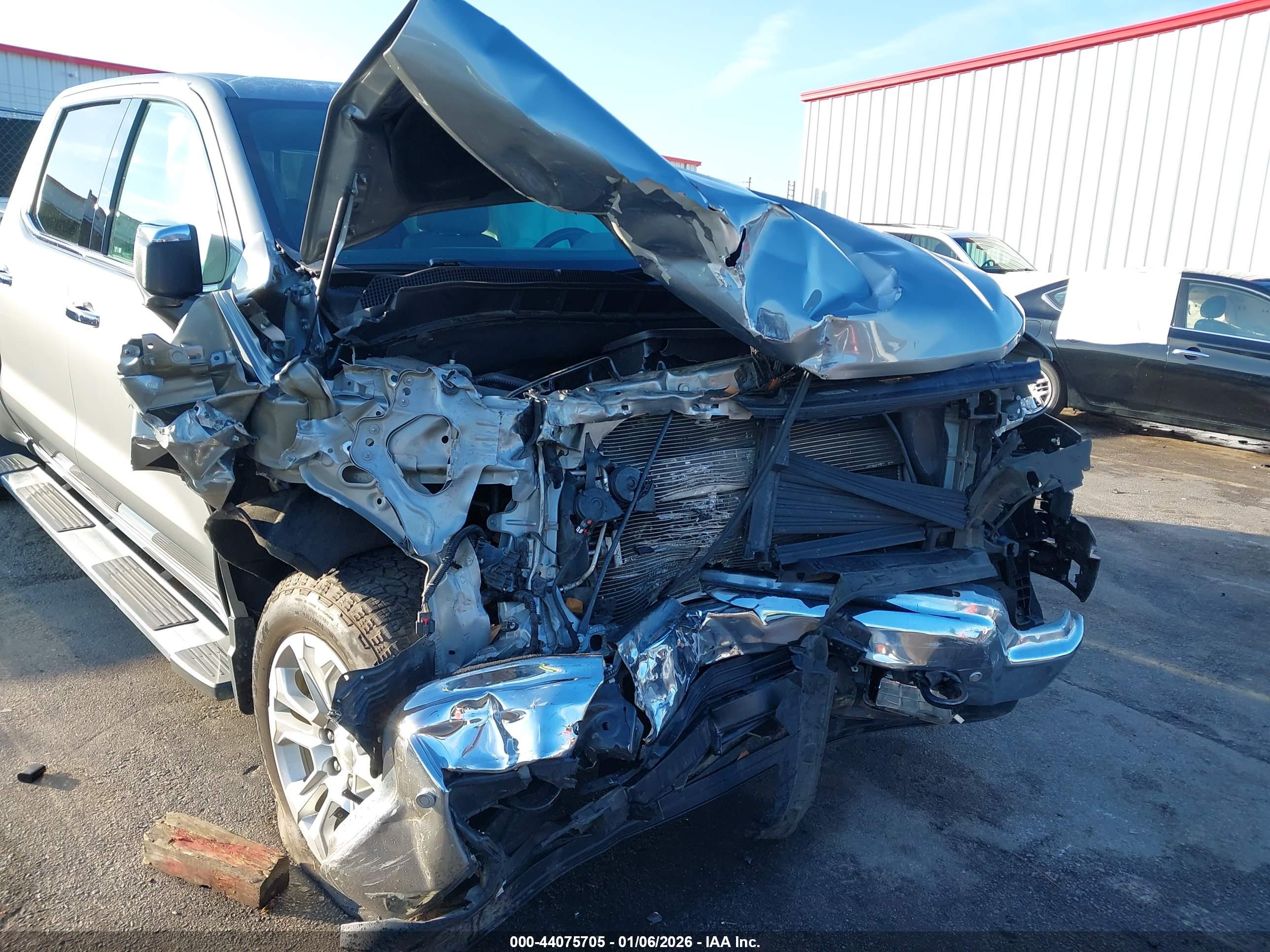 CHEVROLET SILVERADO image 6