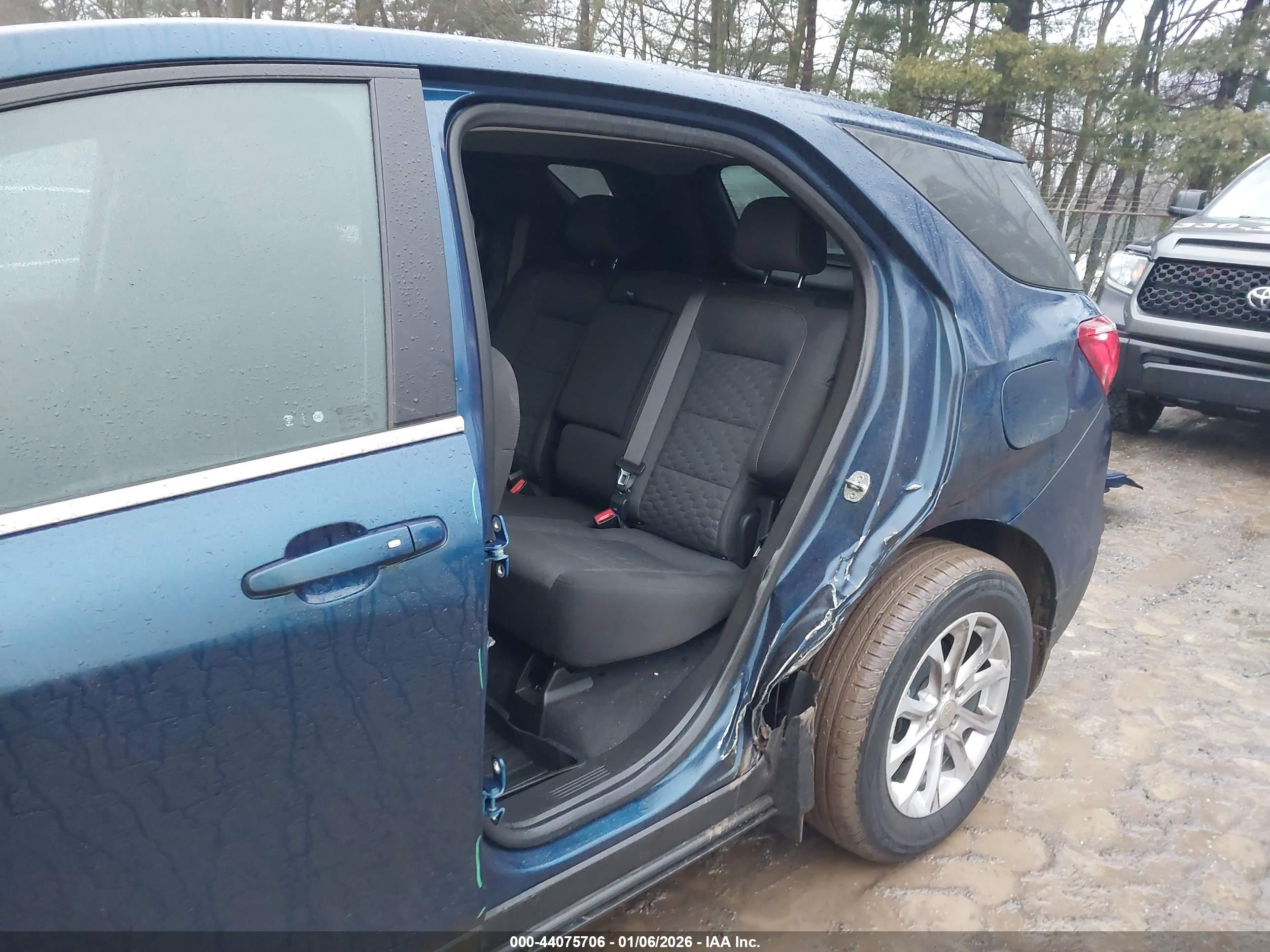 CHEVROLET EQUINOX image 6