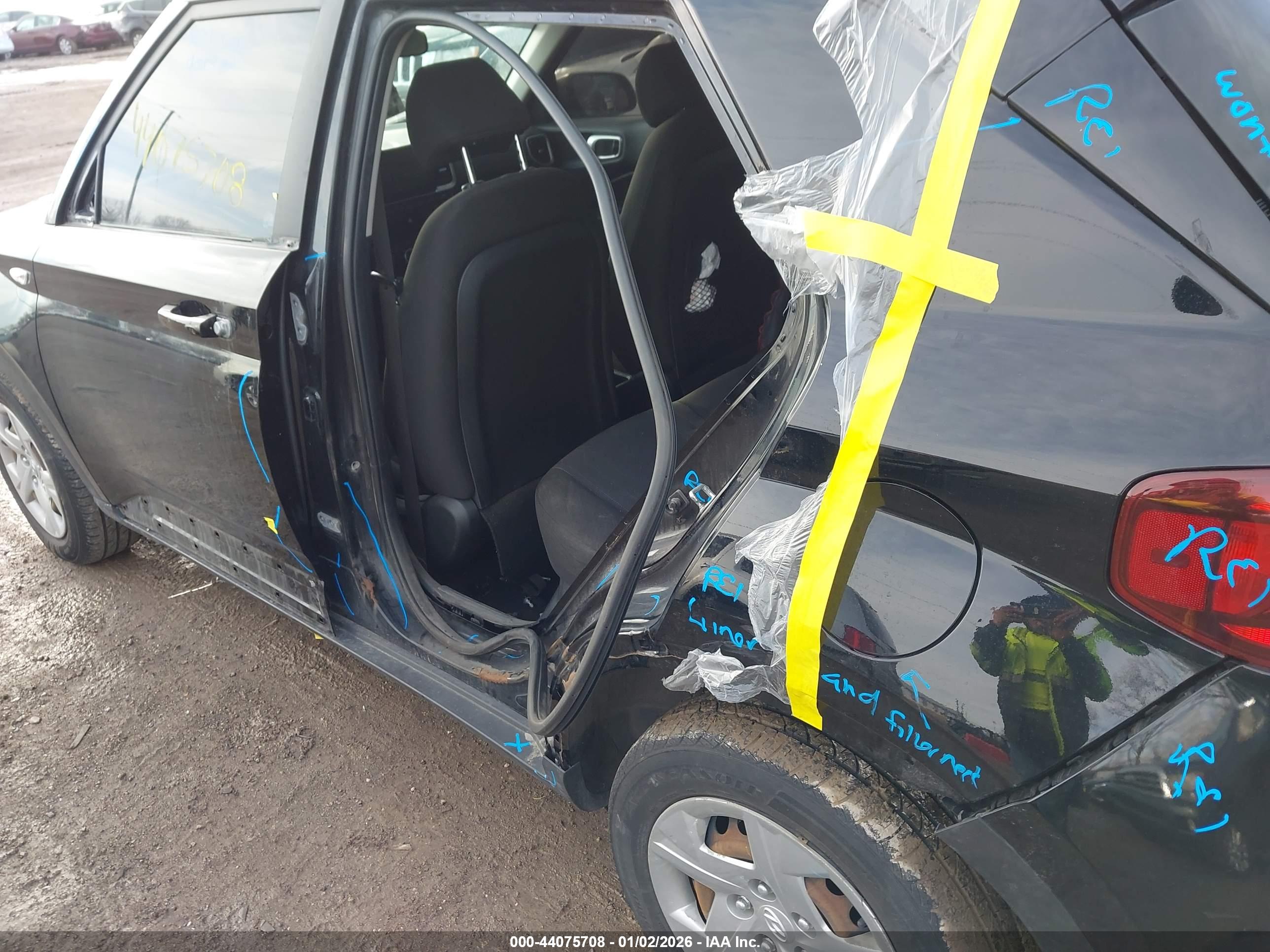HYUNDAI VENUE image 6