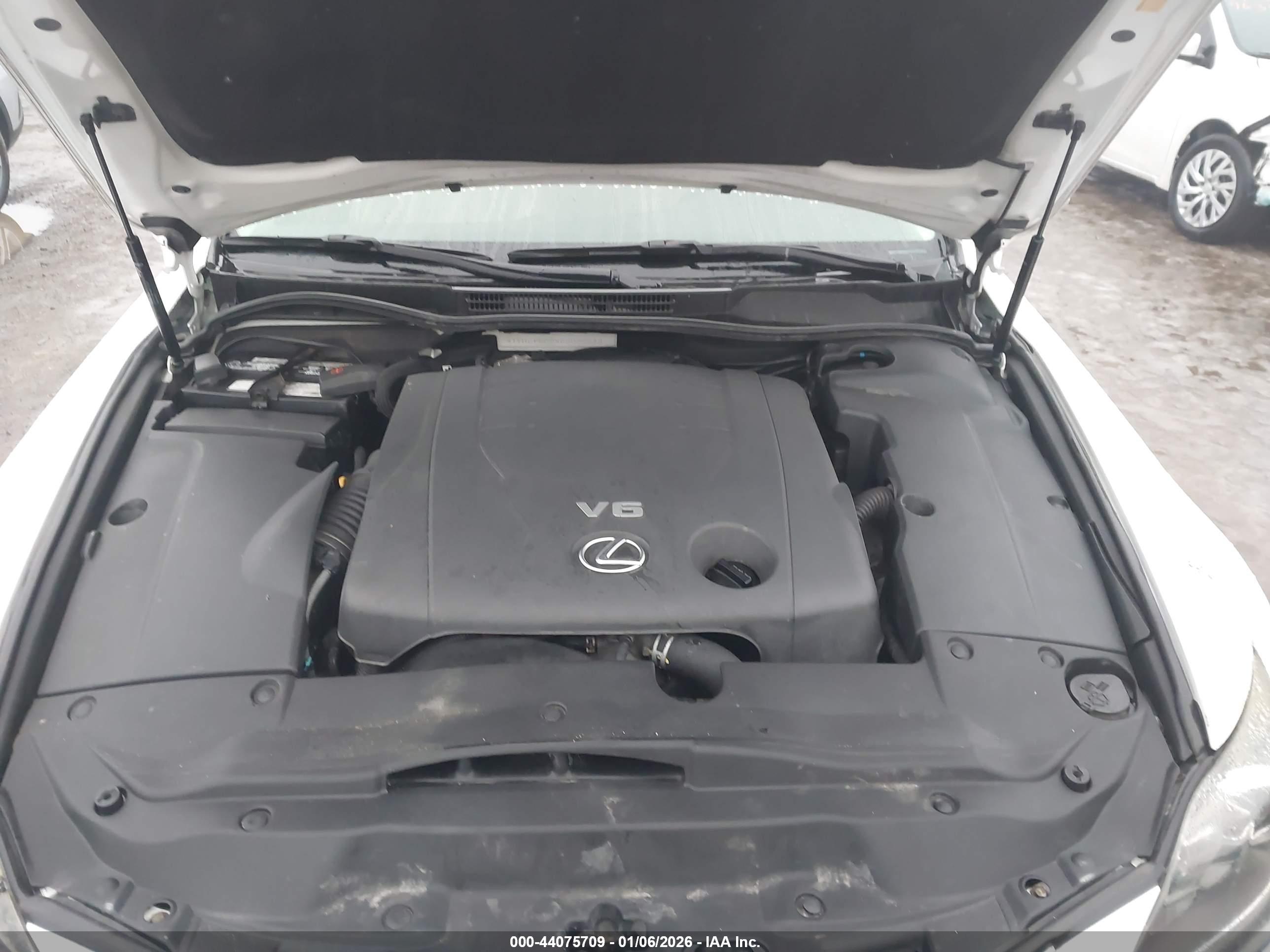 LEXUS IS image 10