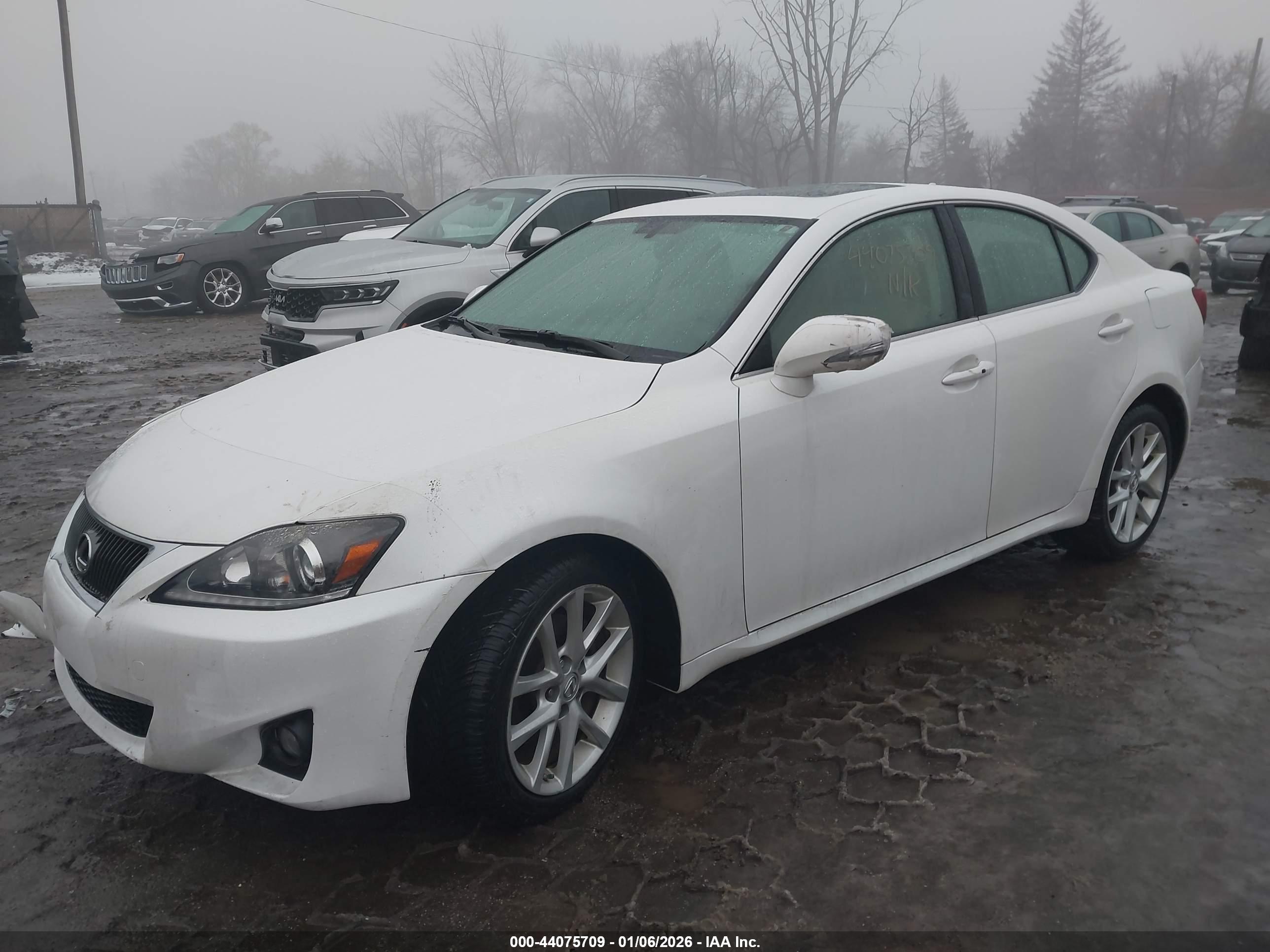 LEXUS IS image 2
