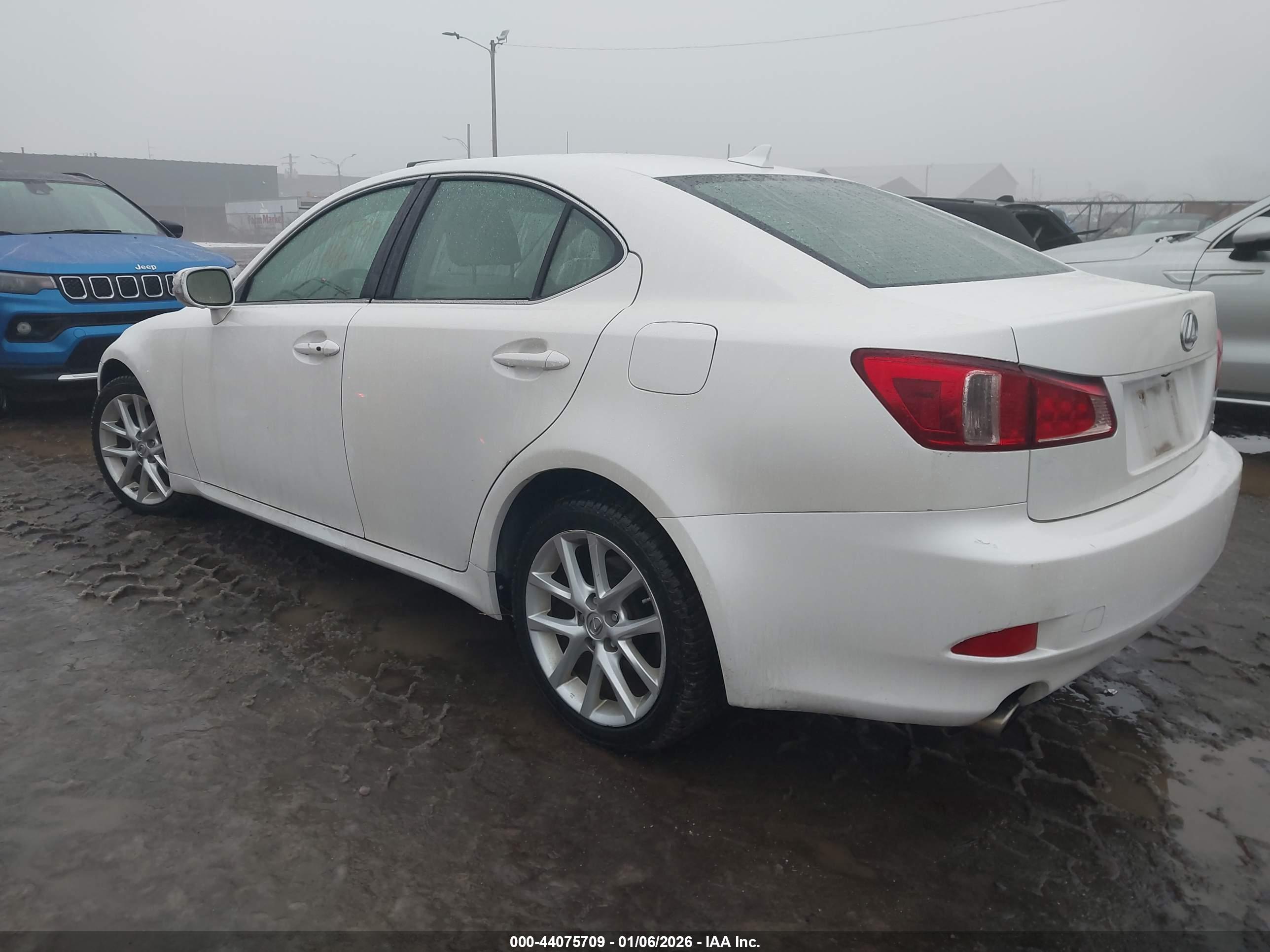 LEXUS IS image 3