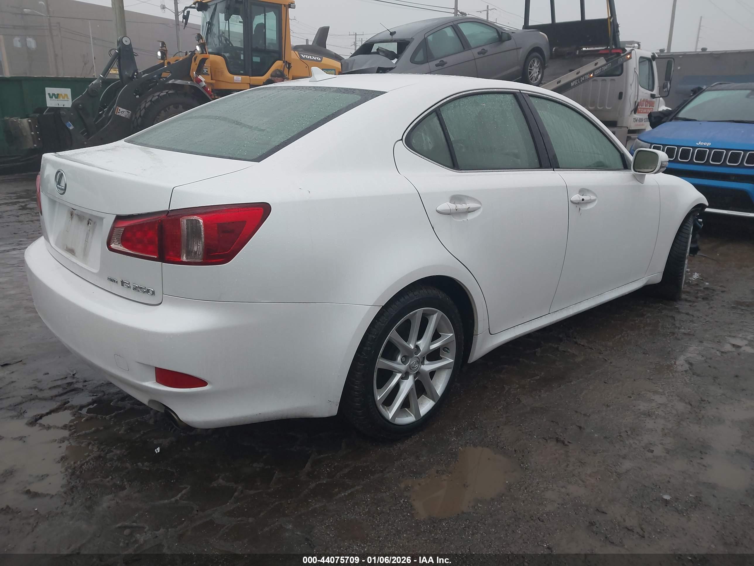LEXUS IS image 4