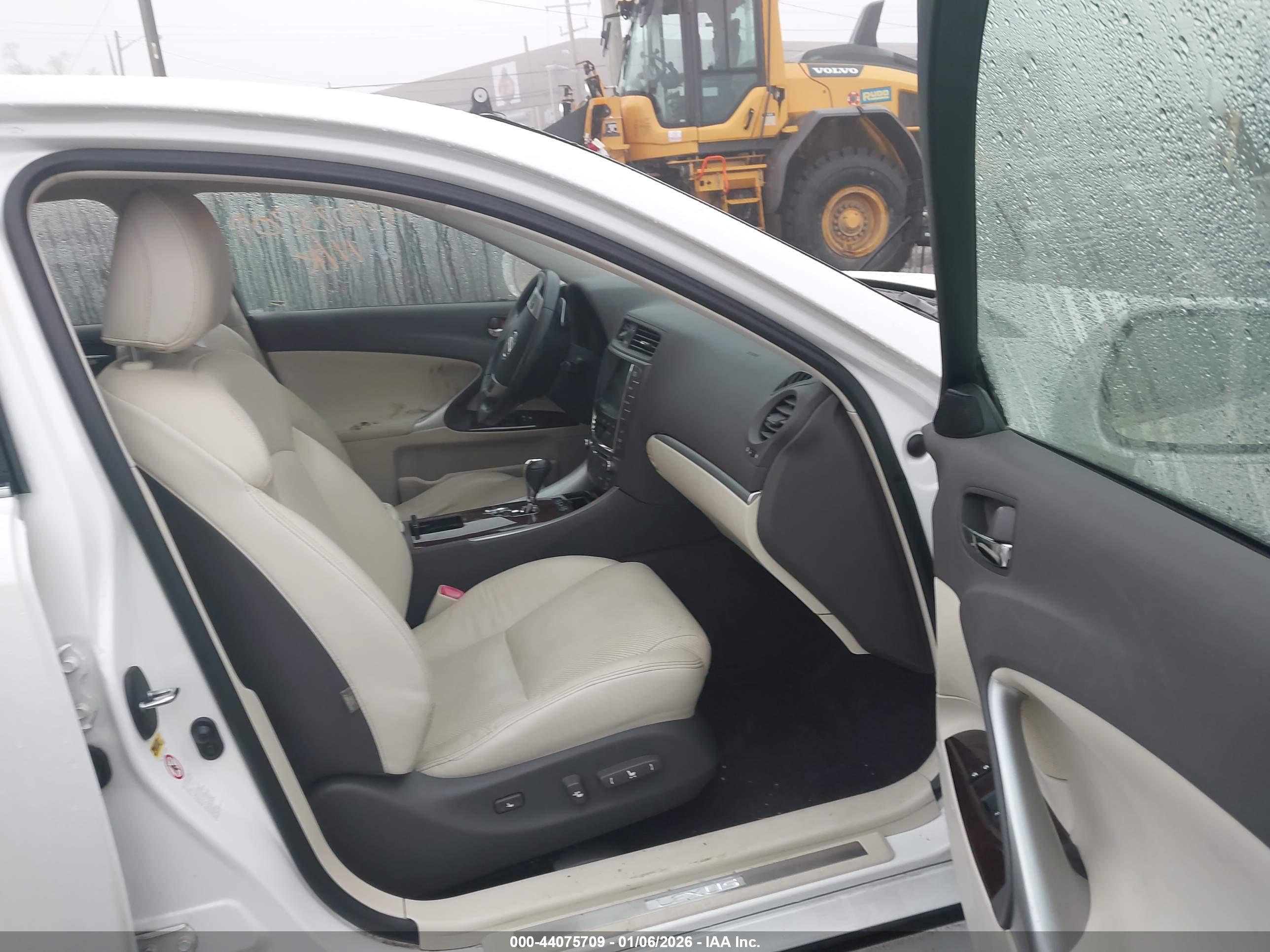 LEXUS IS image 5