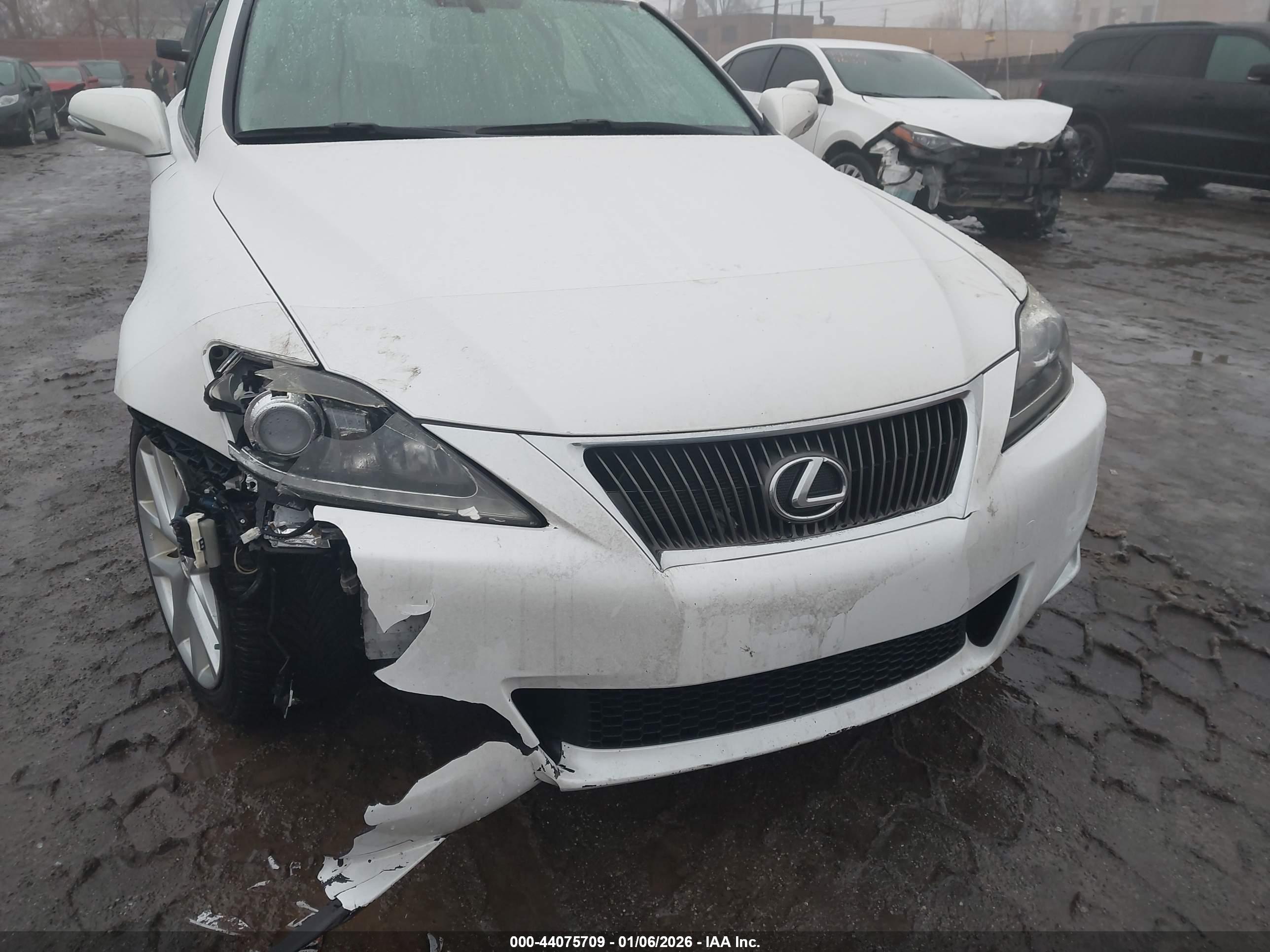 LEXUS IS image 6