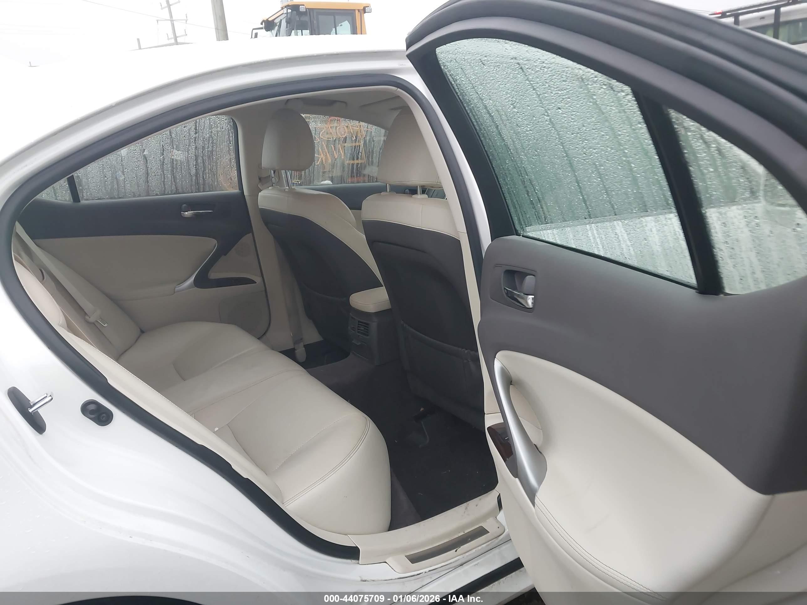 LEXUS IS image 8
