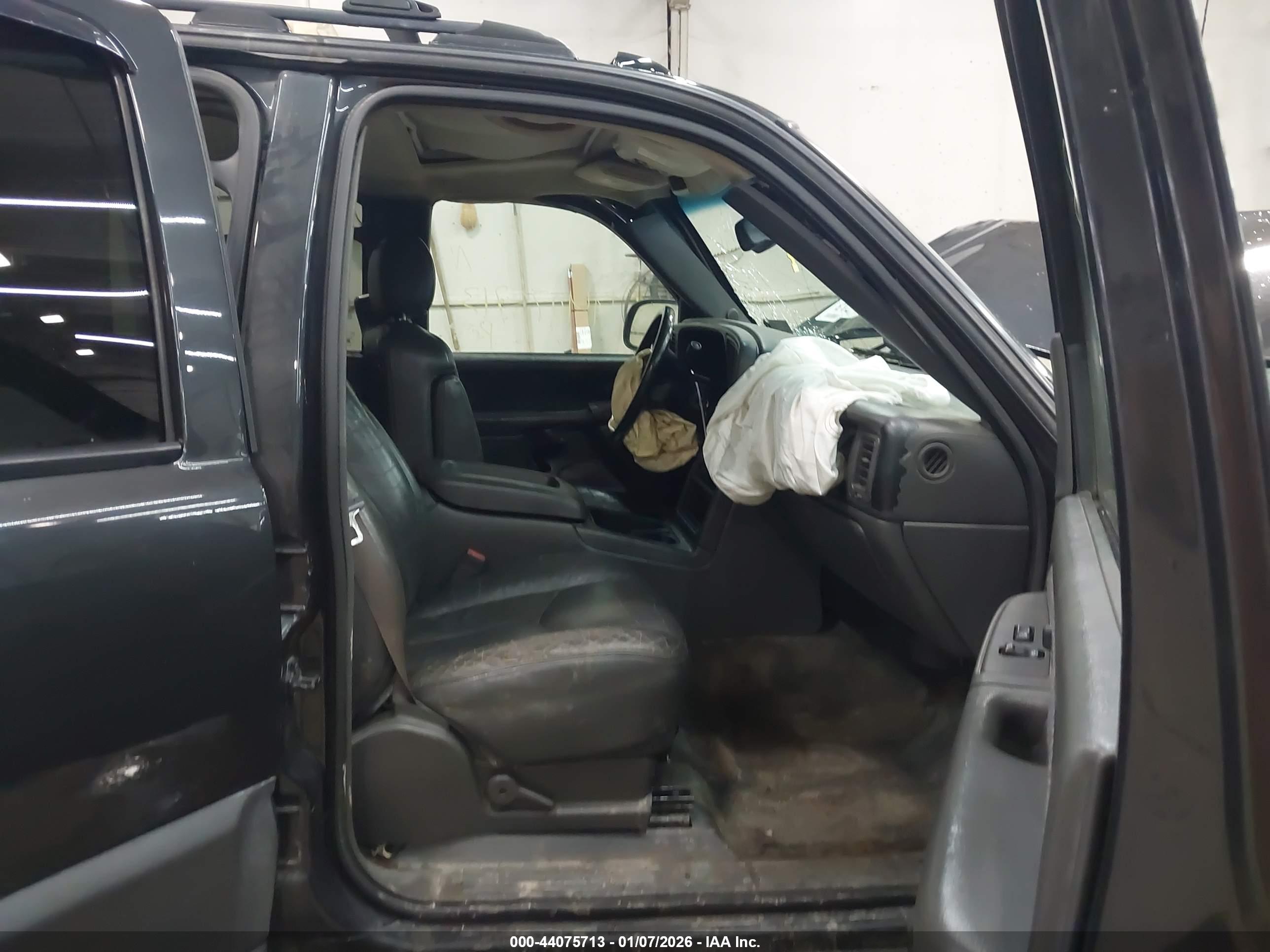 CHEVROLET AVALANCHE image 5
