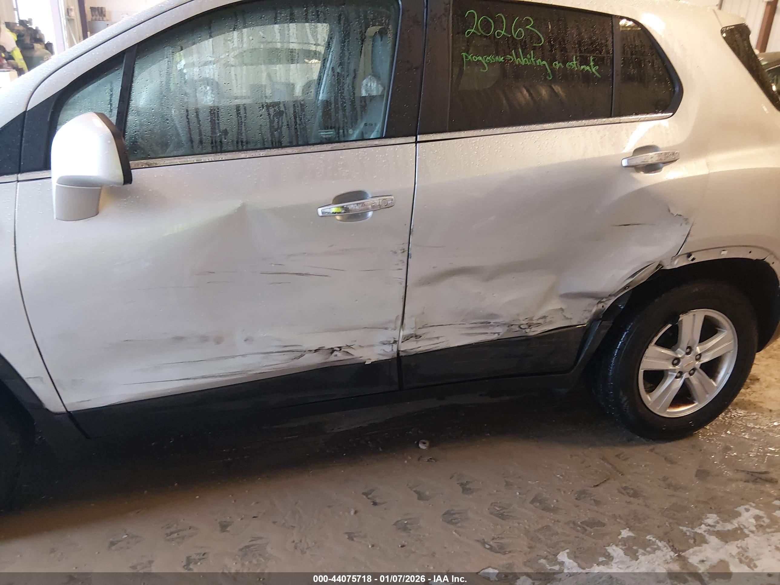 CHEVROLET TRAX image 6
