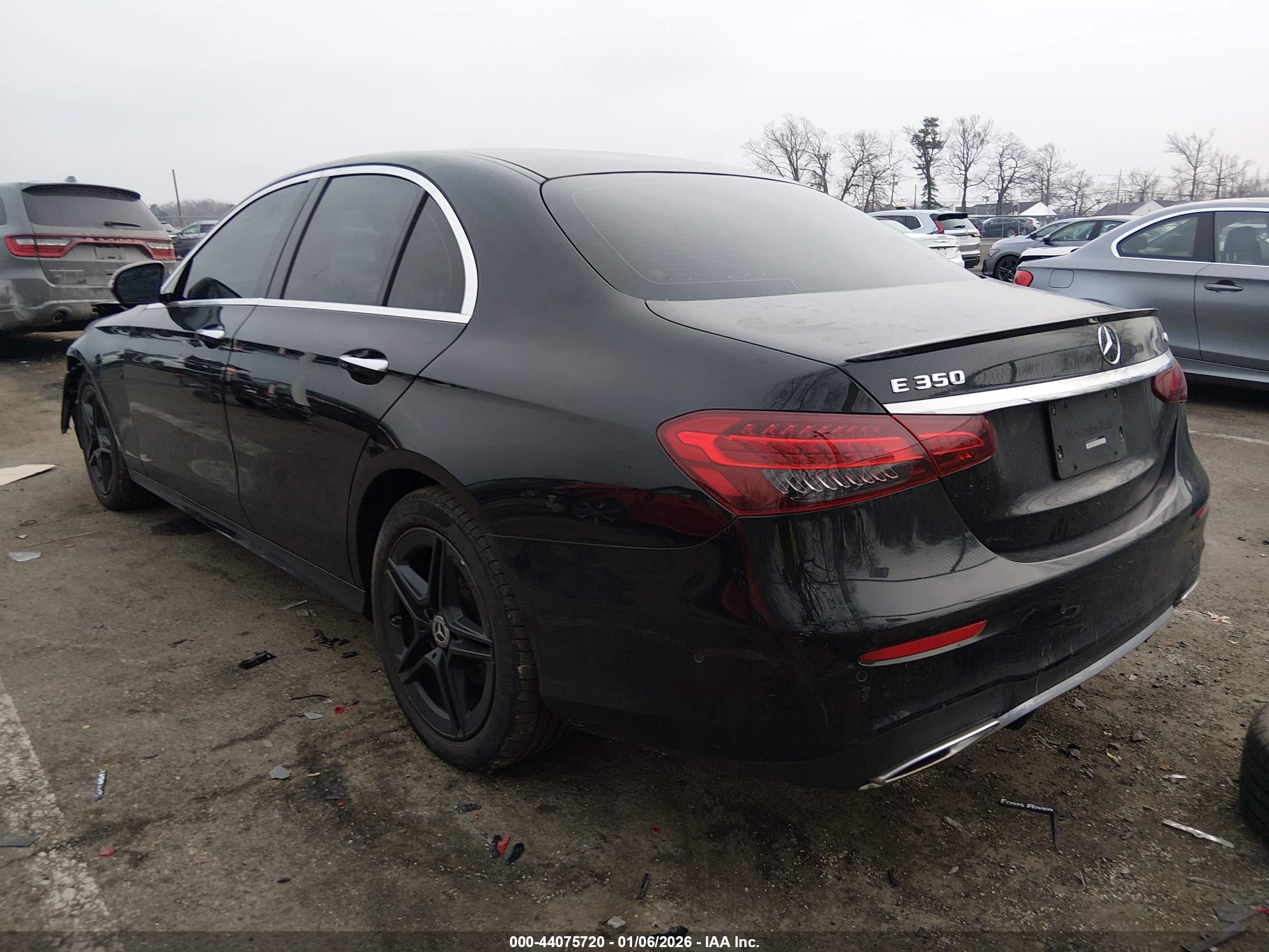 MERCEDES-BENZ E image 3