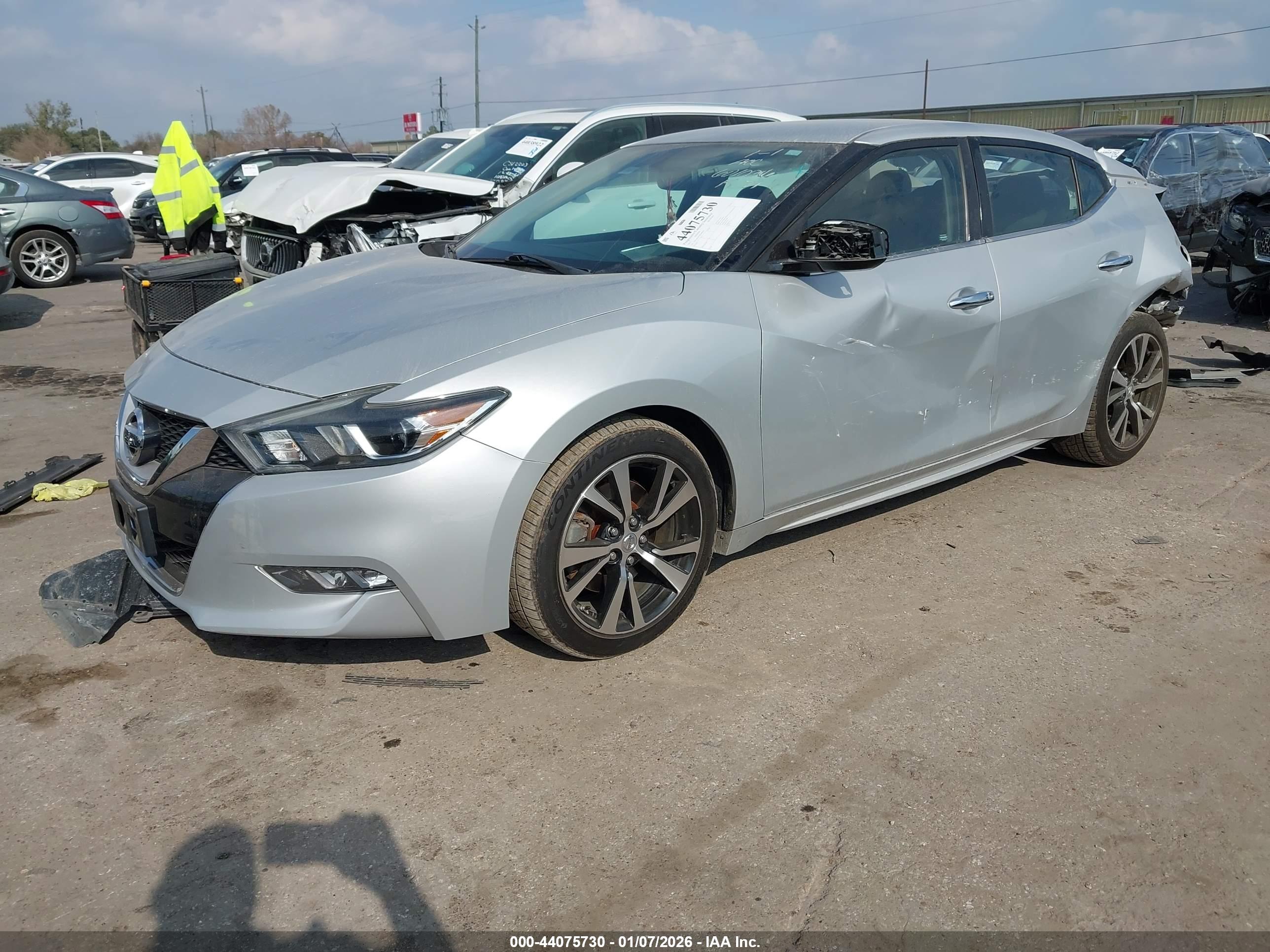 NISSAN MAXIMA image 2
