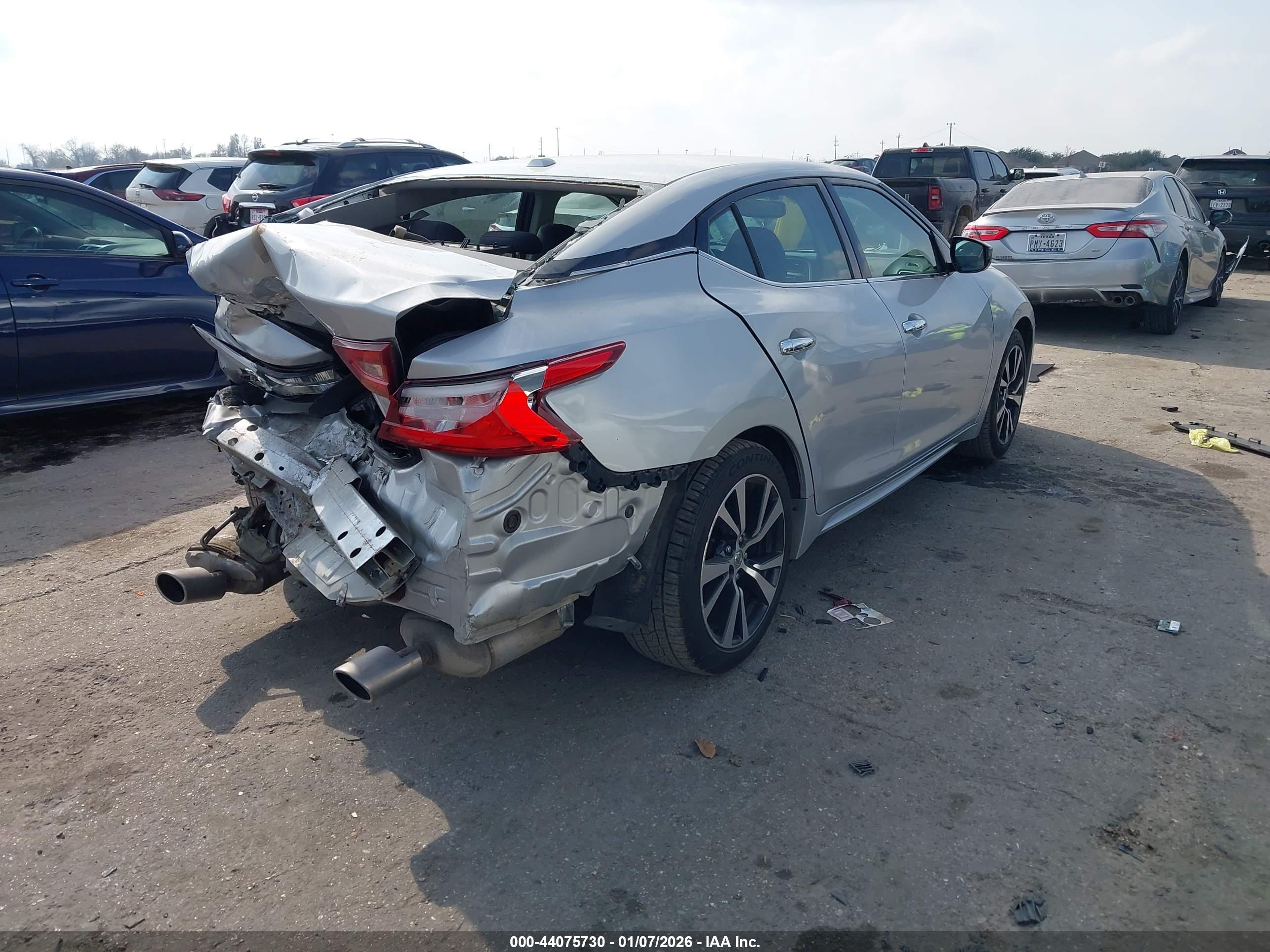 NISSAN MAXIMA image 4