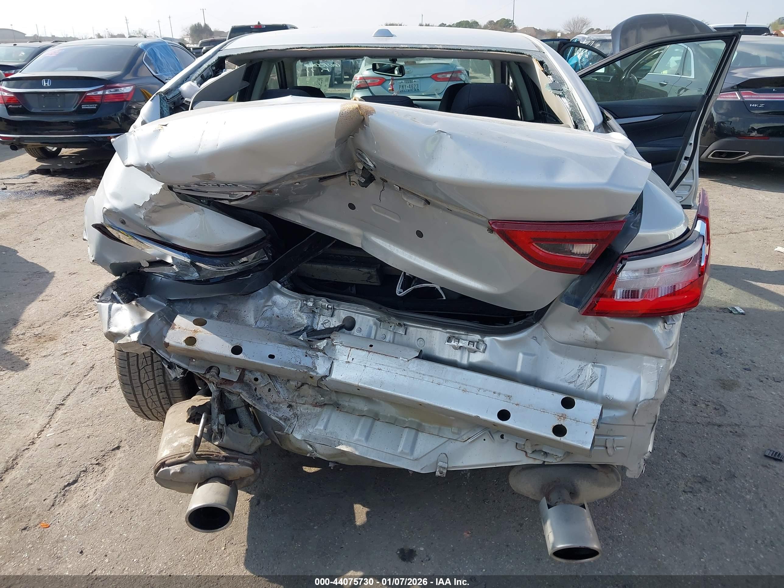 NISSAN MAXIMA image 6
